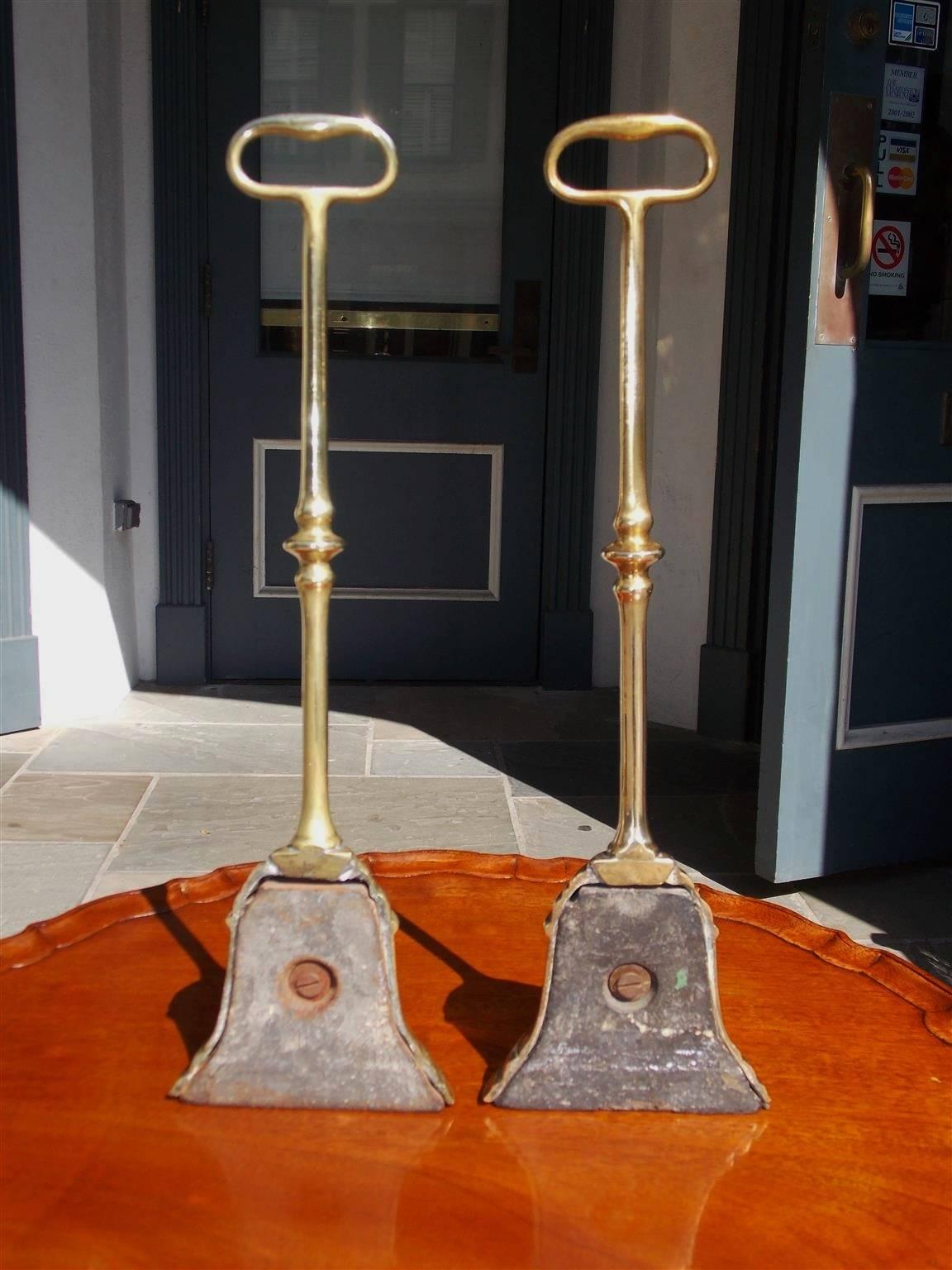 Pair of English Federal Brass Bell Shaped Doorstops, Circa 1790 In Excellent Condition In Hollywood, SC