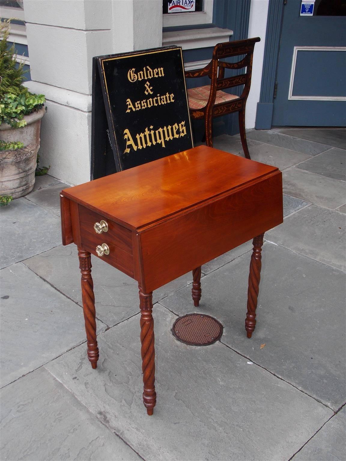 American Federal Cherry Drop-Leaf Four-Drawer Side Table, N.C, Circa 1815 In Excellent Condition In Charleston, SC
