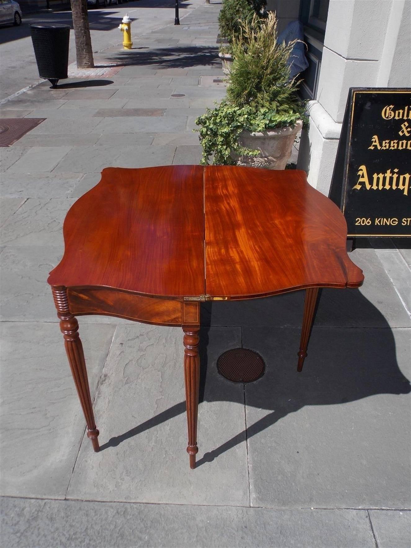 Masterful American Sheraton Serpentine Mahogany Inlaid Card Table. Boston C 1810 In Excellent Condition For Sale In Hollywood, SC