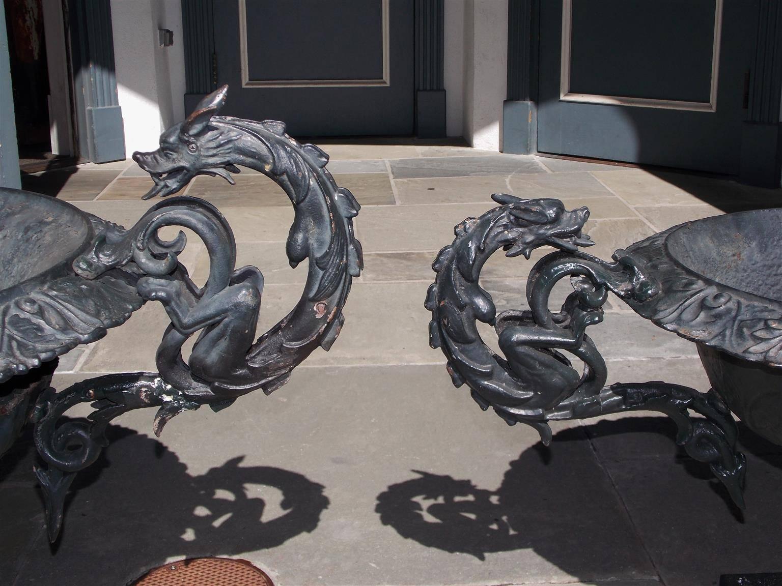 Pair of American Cast Iron and Painted Garden Planters, Circa 1825 In Excellent Condition For Sale In Hollywood, SC