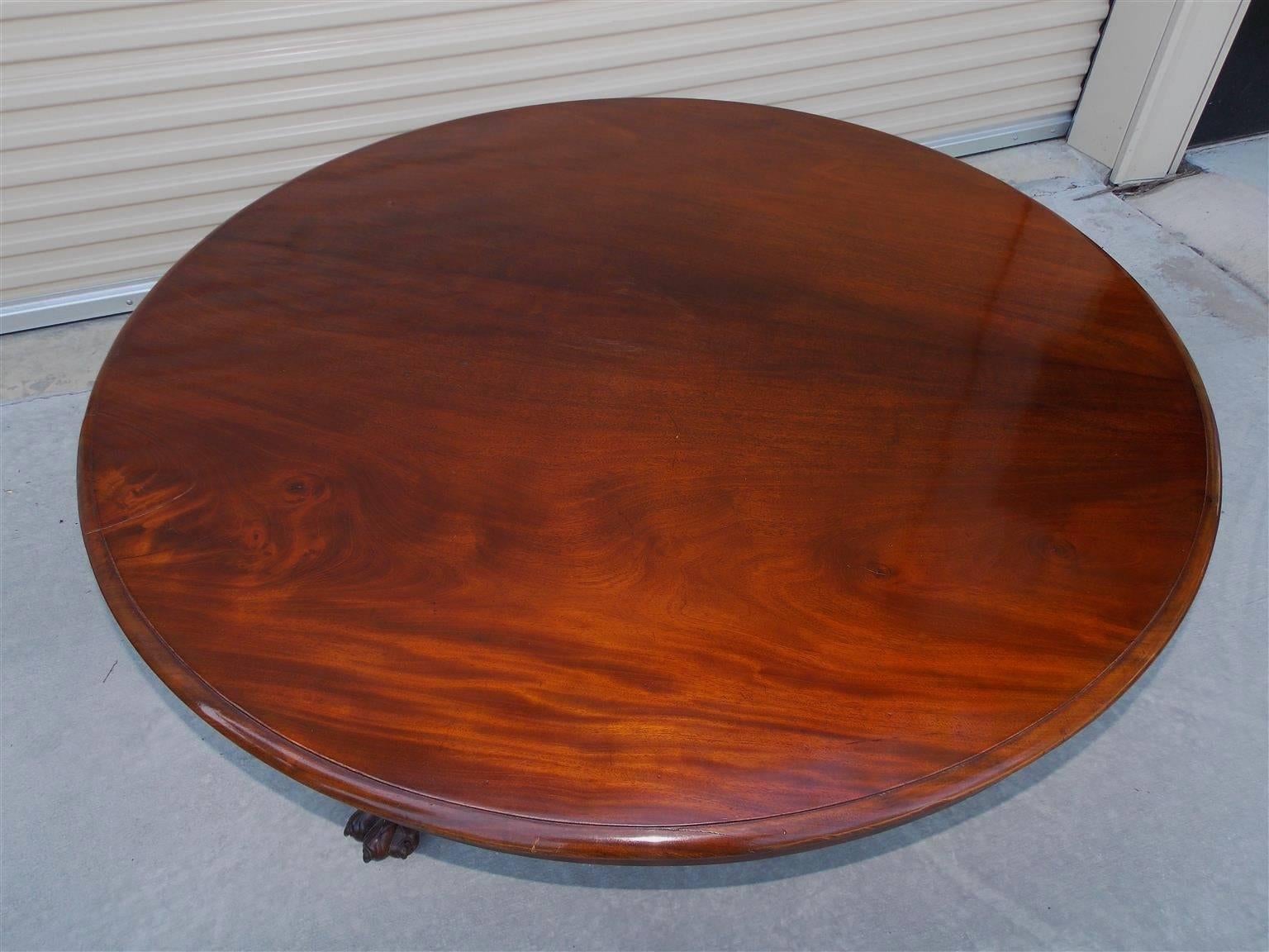 English Regency Mahogany Tilt-Top Center Table with Paw Feet, Circa 1815 In Excellent Condition For Sale In Hollywood, SC