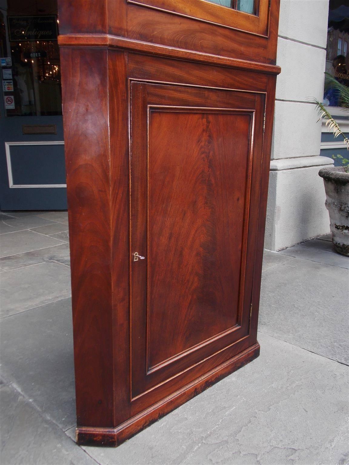 Hand-Carved American Federal Mahogany and Rosewood Diminutive Corner Cabinet, Circa 1810 For Sale