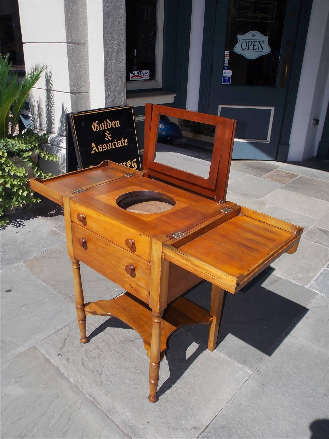 American Sheraton Maple and Cherry One Drawer Wash Stand, Circa 1820 In Excellent Condition For Sale In Hollywood, SC