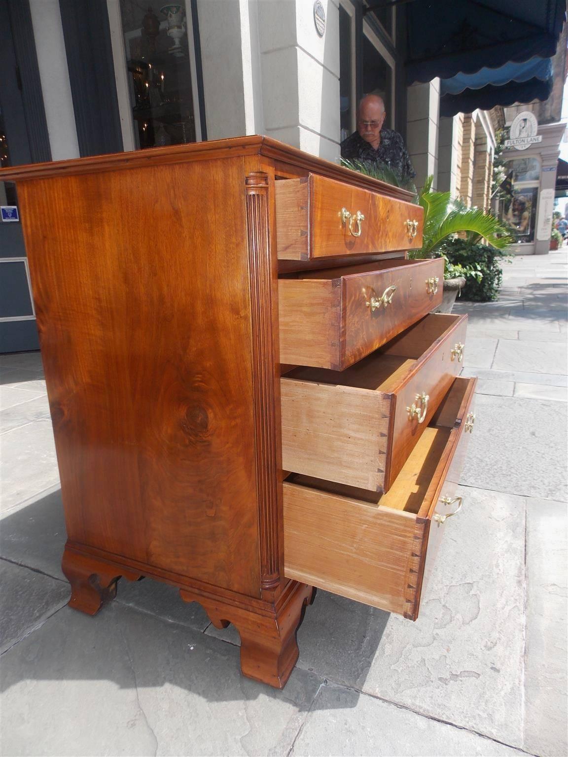 Mid-18th Century American Chippendale Figured Walnut Graduated Chest of Drawers, Phil, Circa 1760 For Sale