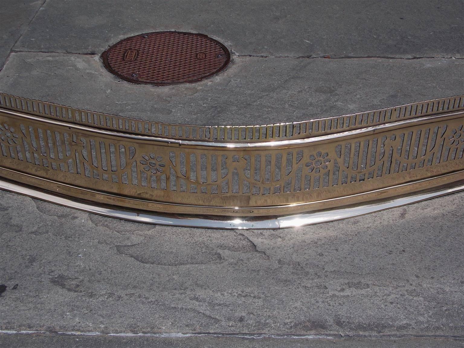 English Brass Serpentine Pierced Gallery and Chased Fire Fender, Circa 1780 In Excellent Condition For Sale In Hollywood, SC