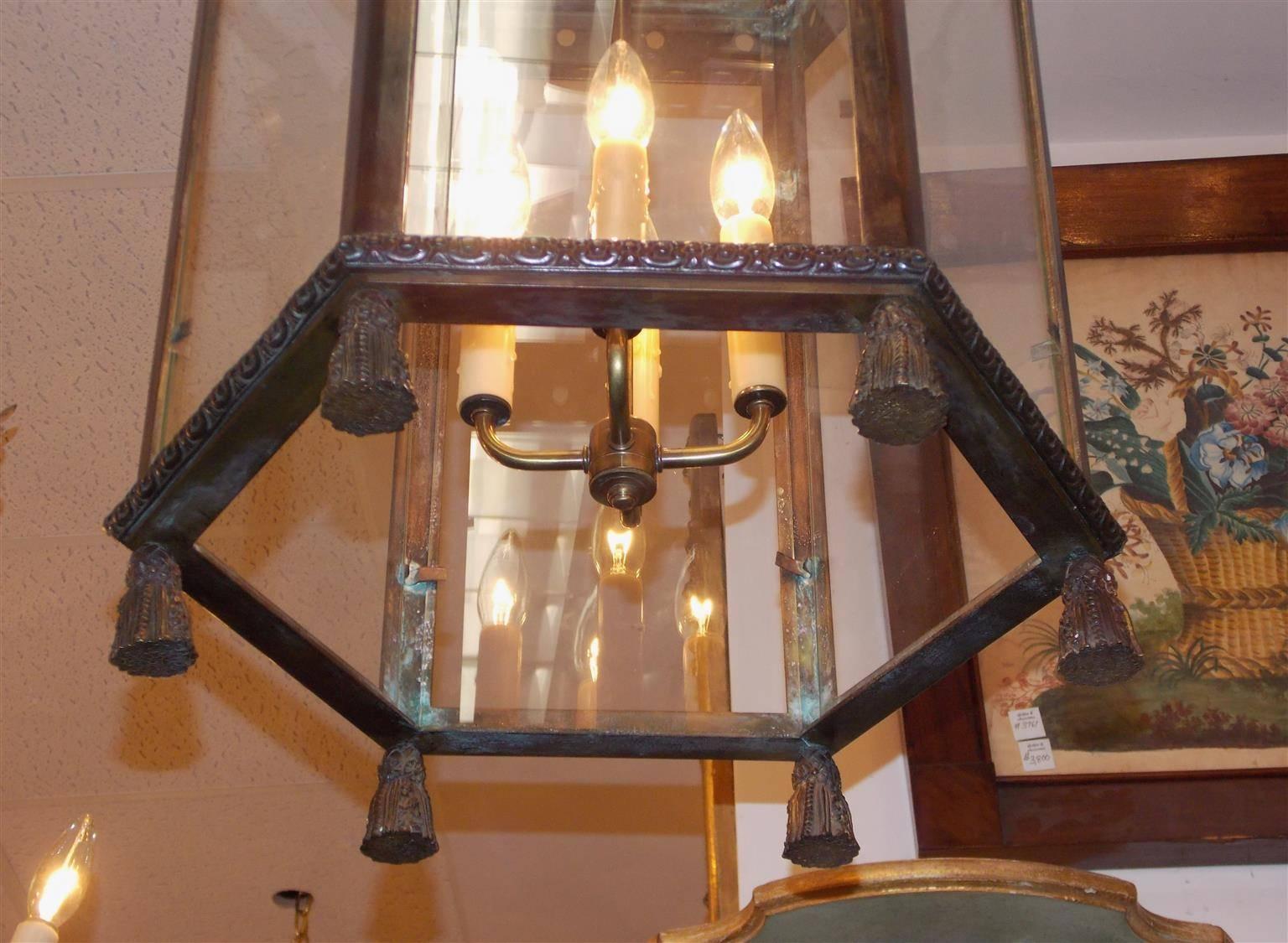 Calco Lanterna da sala decorativa esagonale in bronzo italiano con nappe, circa 1820 in vendita