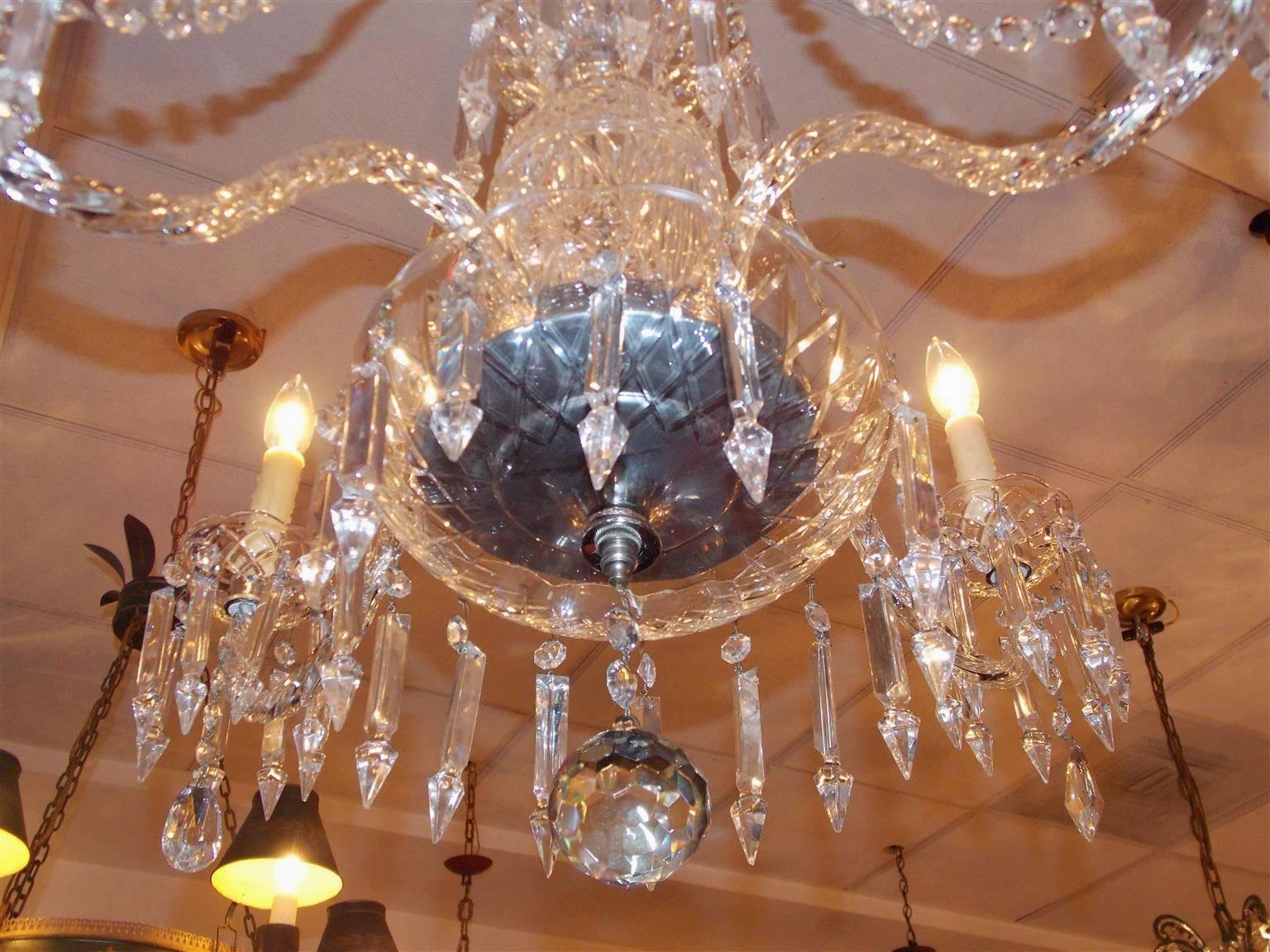 Englischer vierarmiger Kronleuchter aus geschliffenem Kristall und bauchigem Kristall, um 1870 im Zustand „Hervorragend“ im Angebot in Hollywood, SC