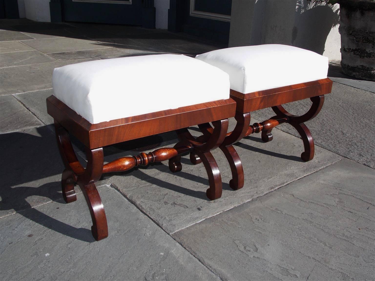 Pair of American Classical Mahogany Curule Stools, Circa 1820 In Excellent Condition In Hollywood, SC