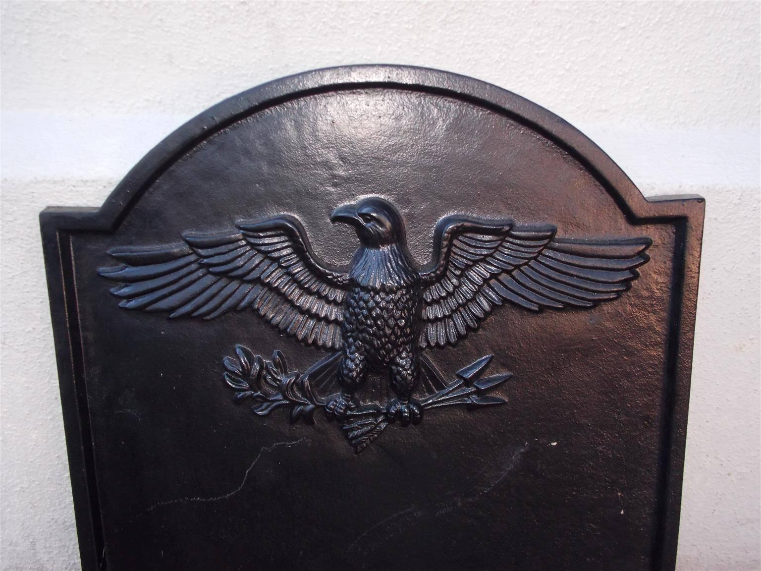 American Federal Cast Iron and Painted Eagle Fire Back, Circa 1820 In Excellent Condition In Hollywood, SC