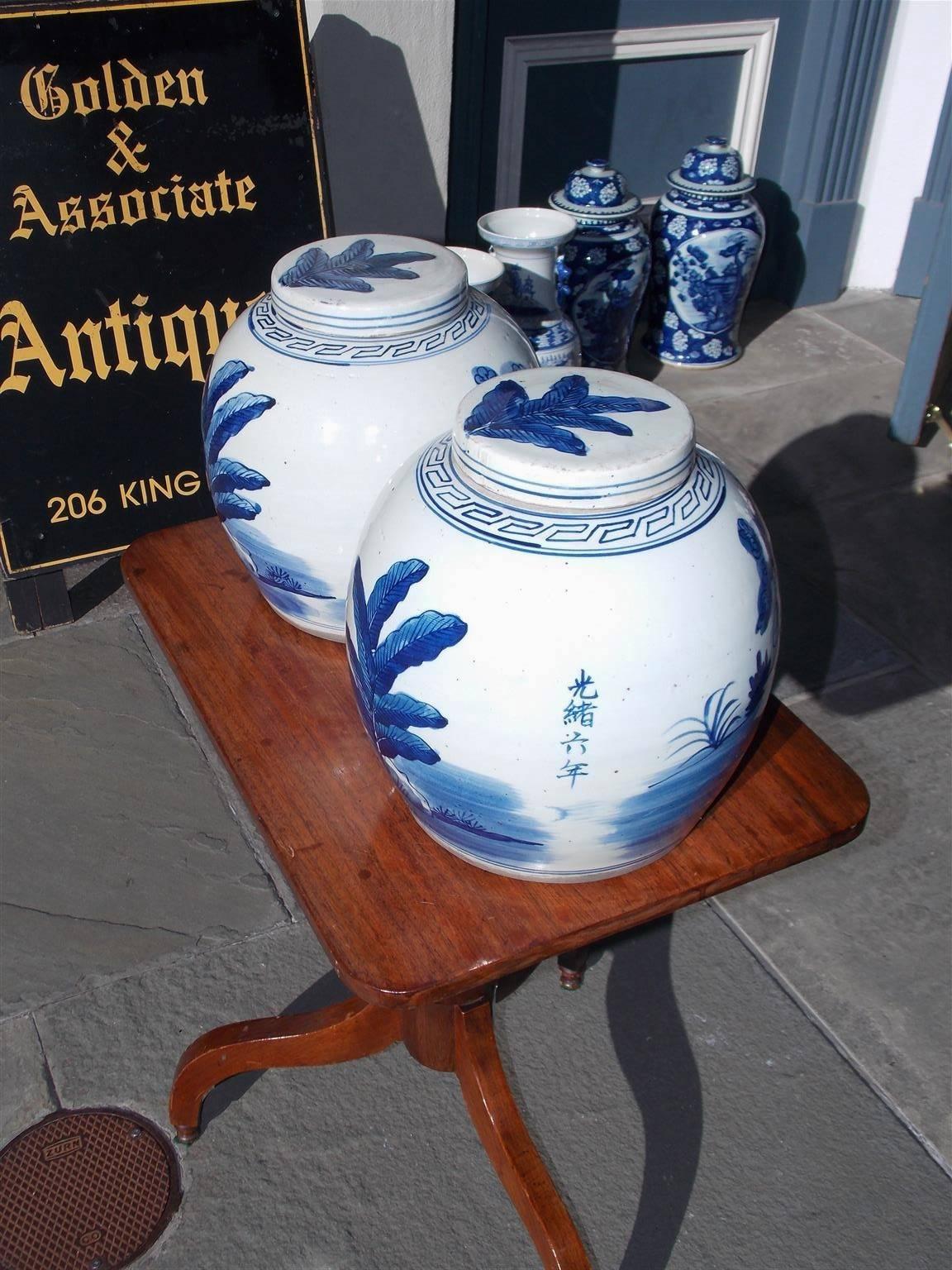 Paar chinesische glasierte, figurale Ingwergefäße aus Porzellan mit Deckeln aus Porzellan, 20. Jahrhundert im Angebot 2