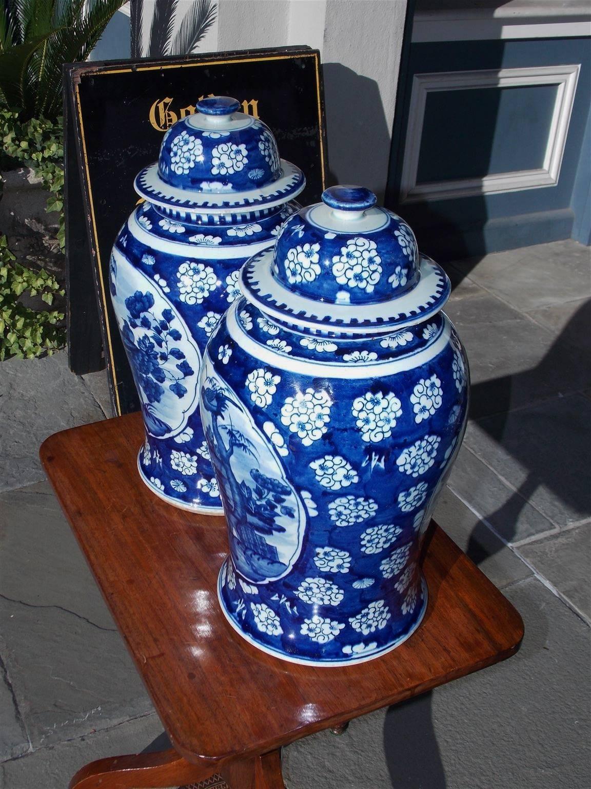 Pair of Chinese Porcelain Glazed Temple Jars with Lids, 20th Century In Excellent Condition In Hollywood, SC