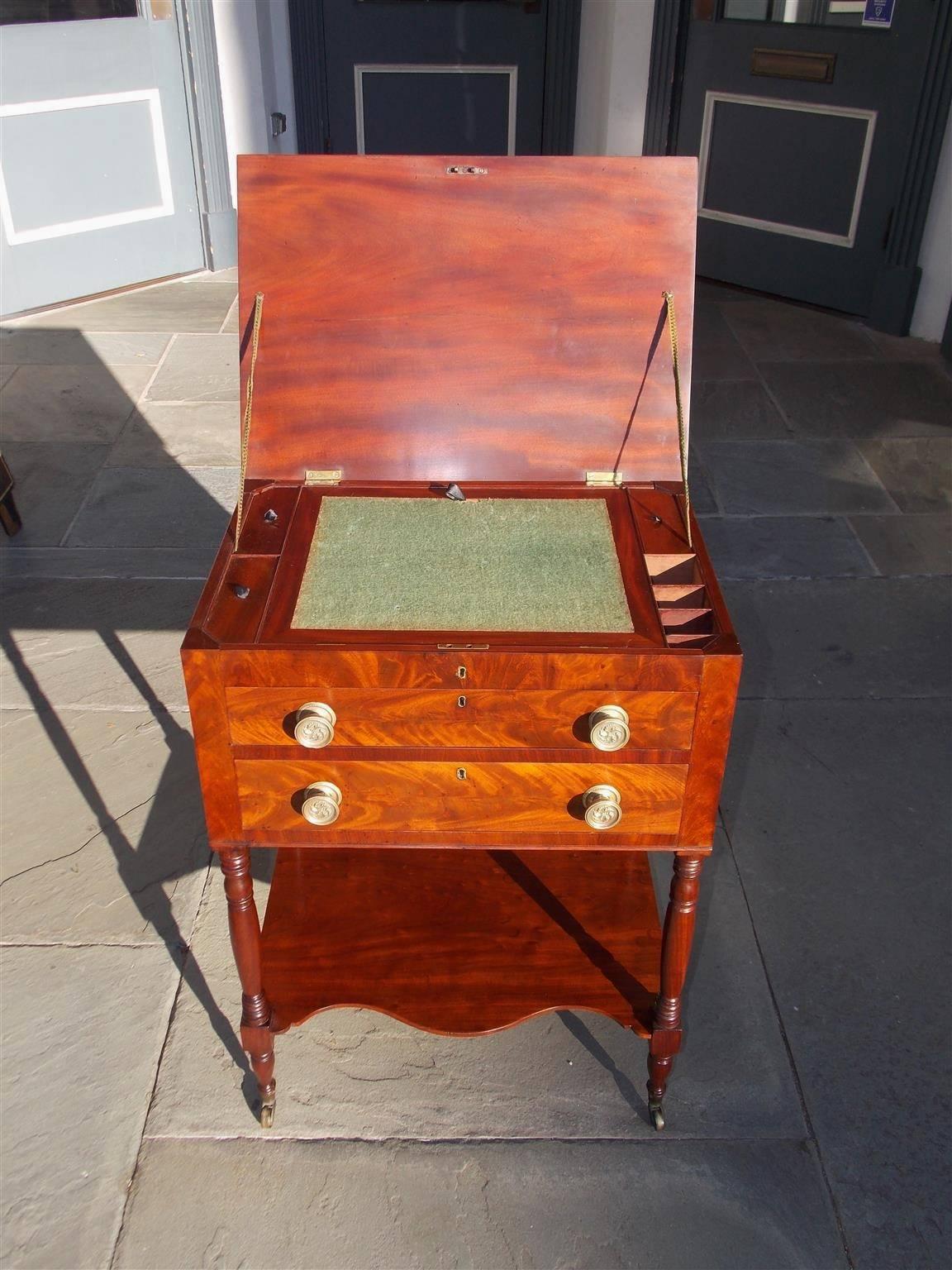 American Sheraton Mahogany Work Table with Fitted Interior Desk, Circa 1815 In Excellent Condition In Hollywood, SC