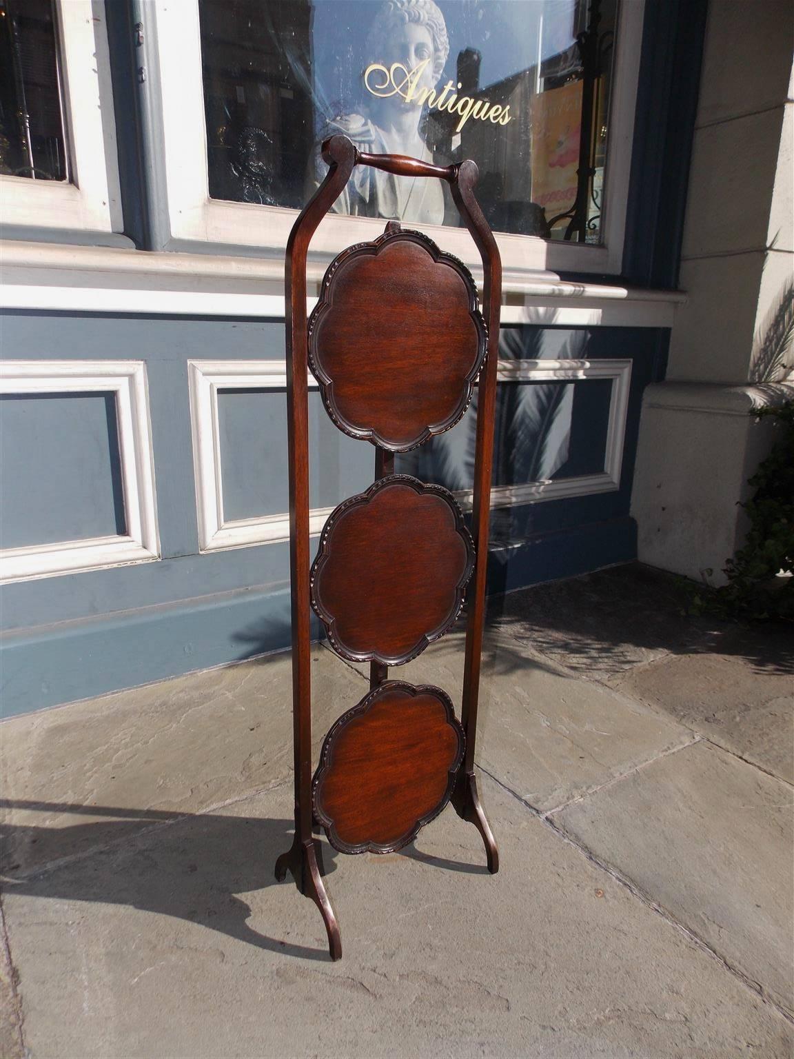 English Mahogany Scalloped Three-Tiered Folding Muffin Stand, Circa 1850 In Excellent Condition In Hollywood, SC