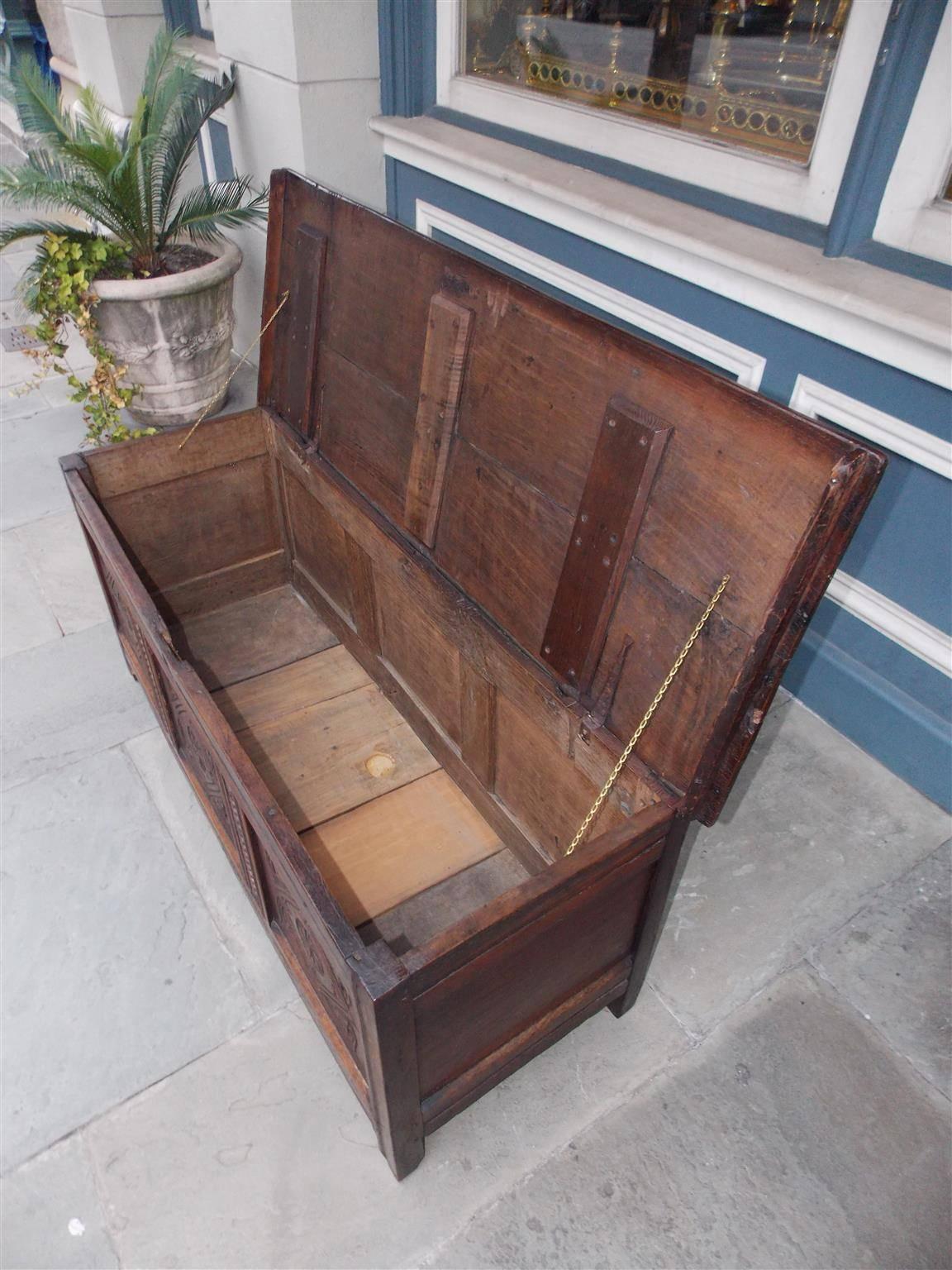 English Oak Jacobean Decorative Carved Three-Panel Hinged Coffer, Circa 1720 In Excellent Condition For Sale In Hollywood, SC