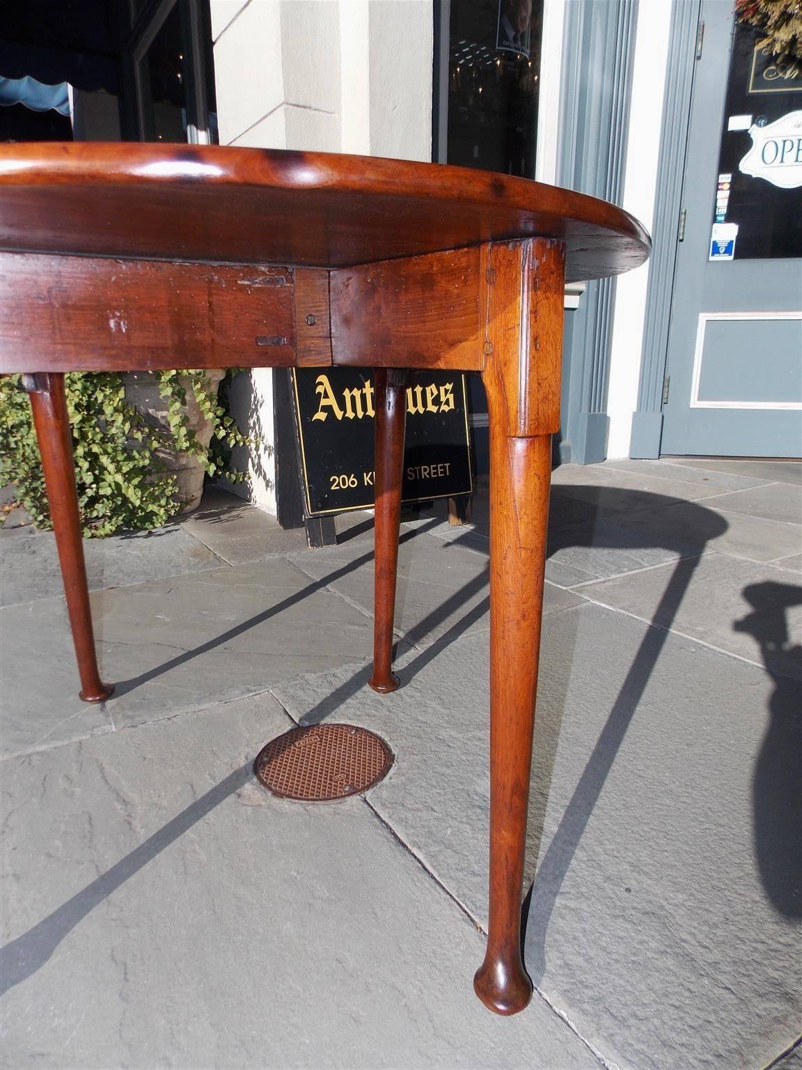 English Queen Anne Cuban Mahogany Drop-Leaf Occasional Table, Circa 1740 For Sale 1