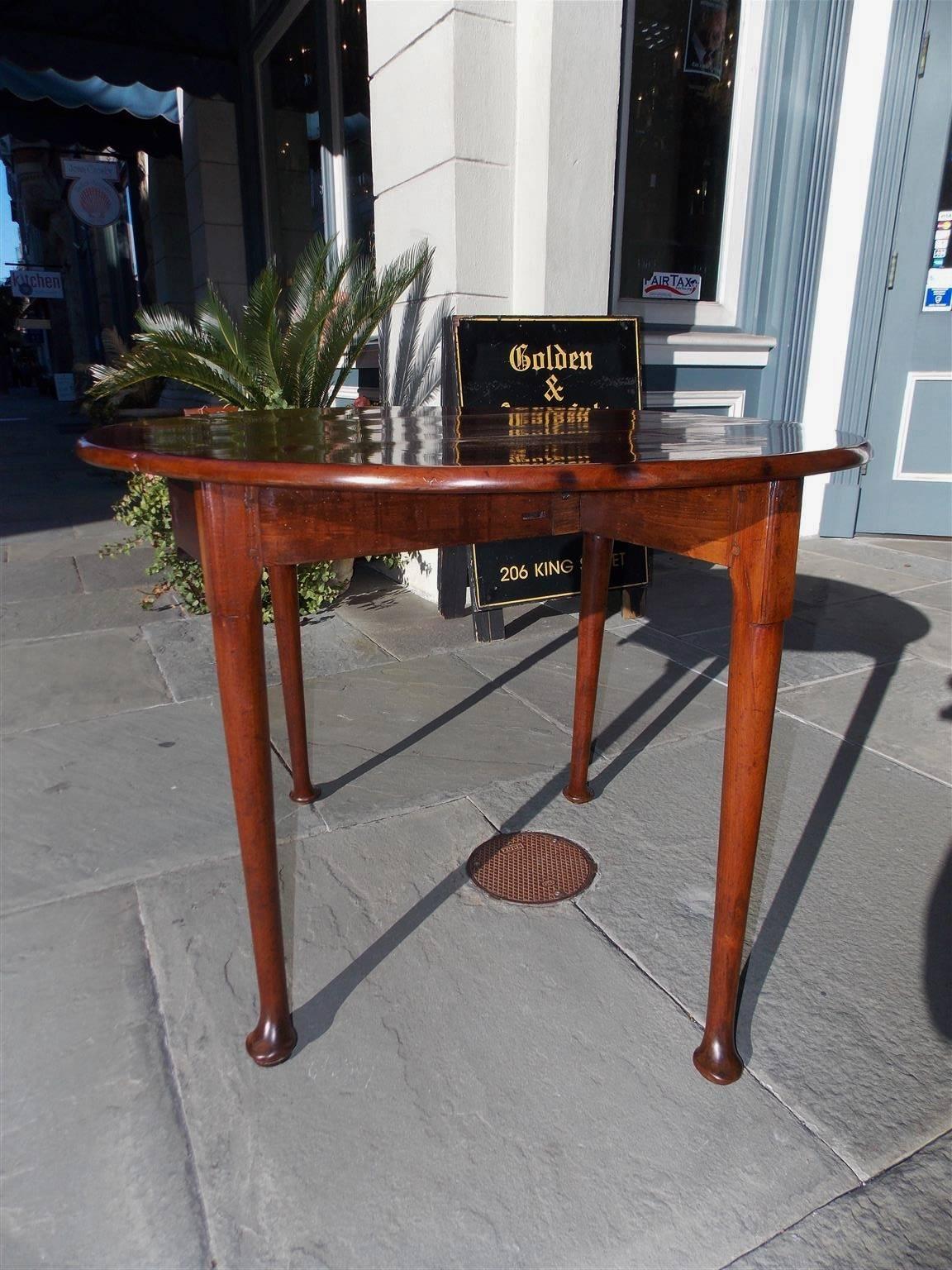 Mid-18th Century English Queen Anne Cuban Mahogany Drop-Leaf Occasional Table, Circa 1740 For Sale