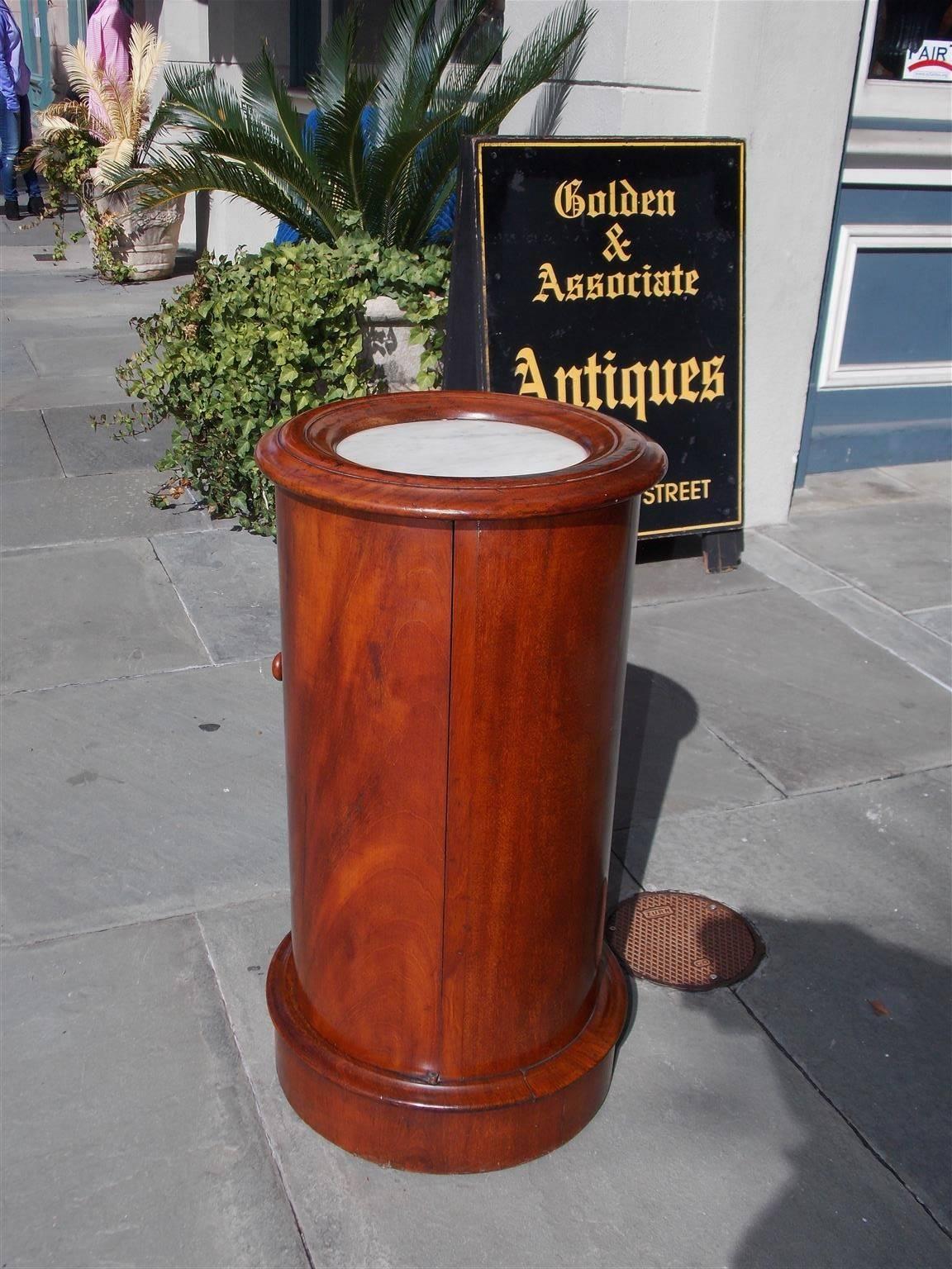 Hand-Crafted English Regency Mahogany and Marble-Top Pedestal Commode, Circa 1820 For Sale
