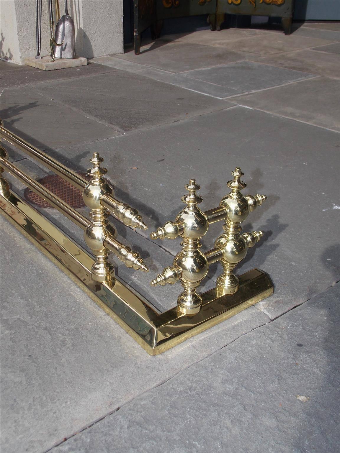American Brass Two Tiered Ball Finial Fire Fender. Circa 1850 In Excellent Condition For Sale In Hollywood, SC