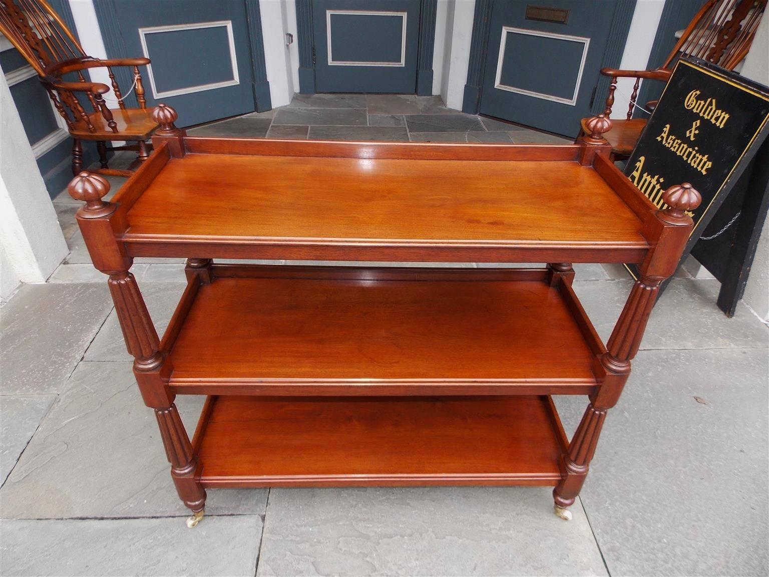 English Mahogany Reeded Three-Tiered Trolley, Circa 1820 In Excellent Condition In Hollywood, SC