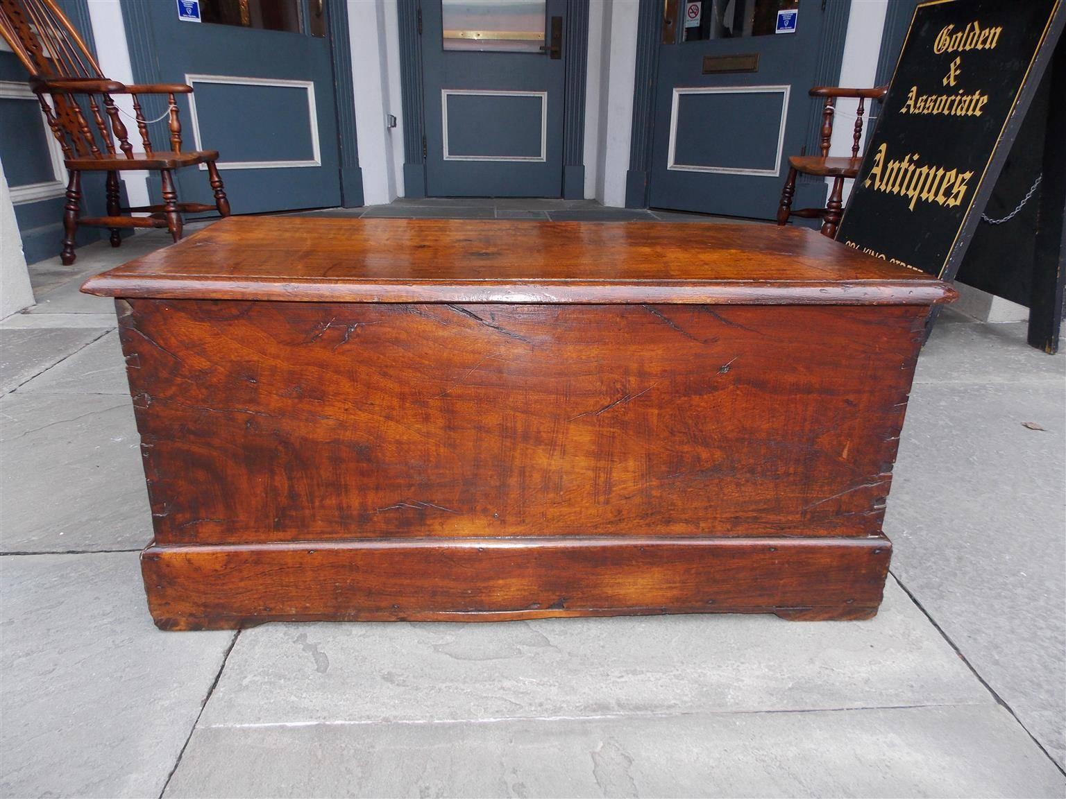 English Camphor Wood Sea Captain's Chest with Braided Beckets, Circa 1770 In Excellent Condition For Sale In Hollywood, SC