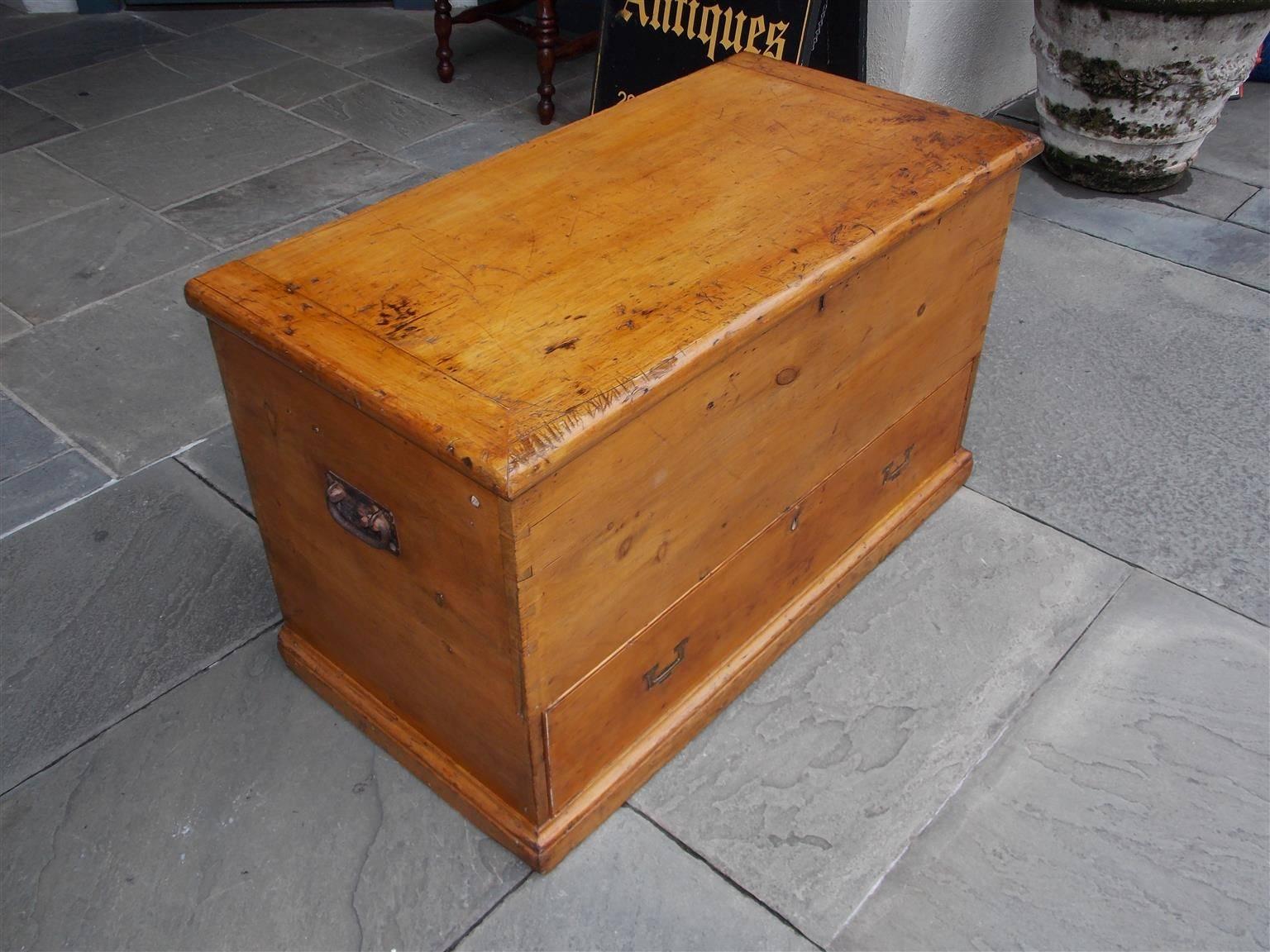 American Colonial American White Pine Sailor's Nautical Traveling Chest, Circa 1810