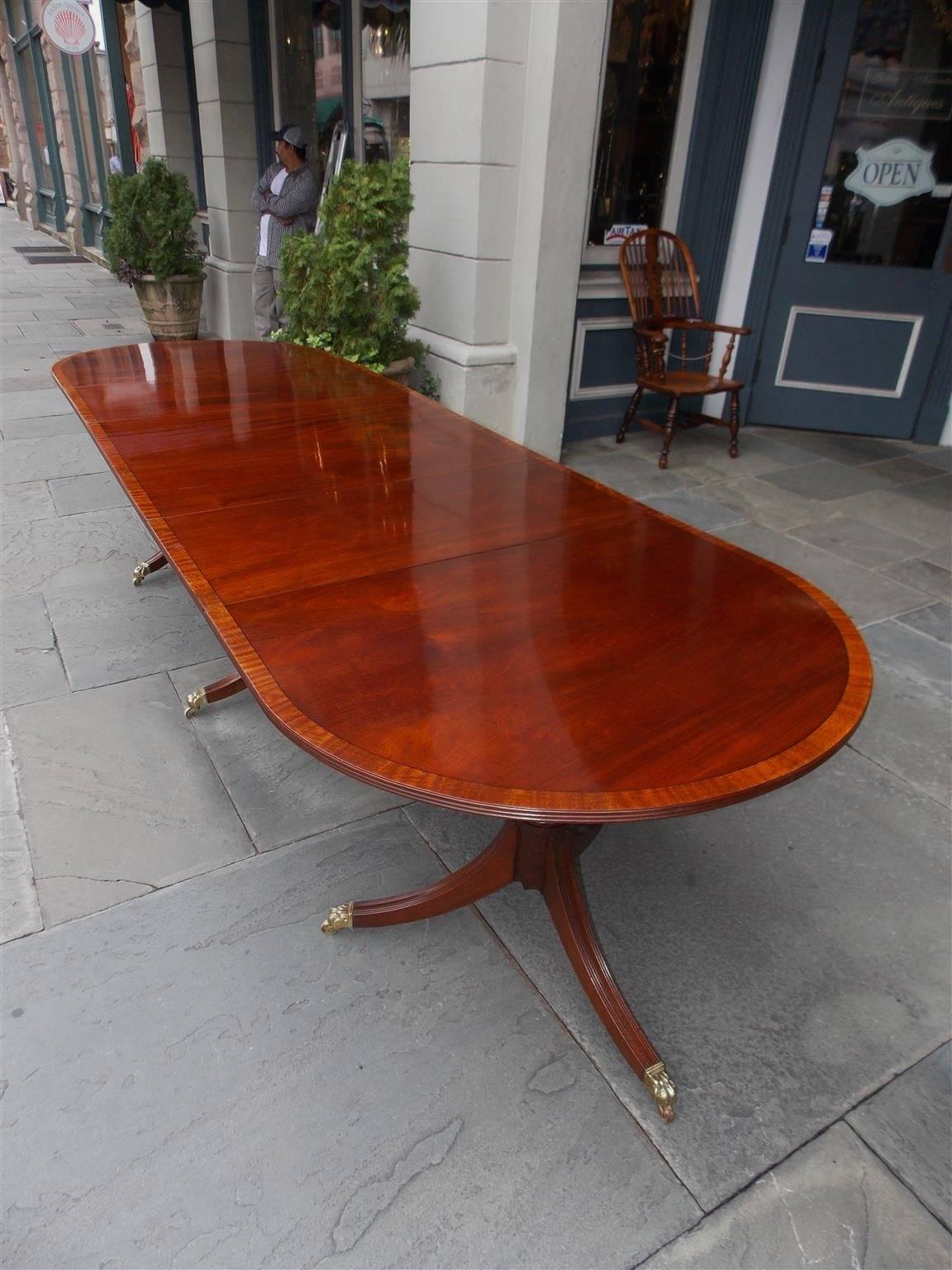 English Mahogany Inlaid Triple Pedestal Dining Room Table, Early 19th Century In Excellent Condition In Hollywood, SC