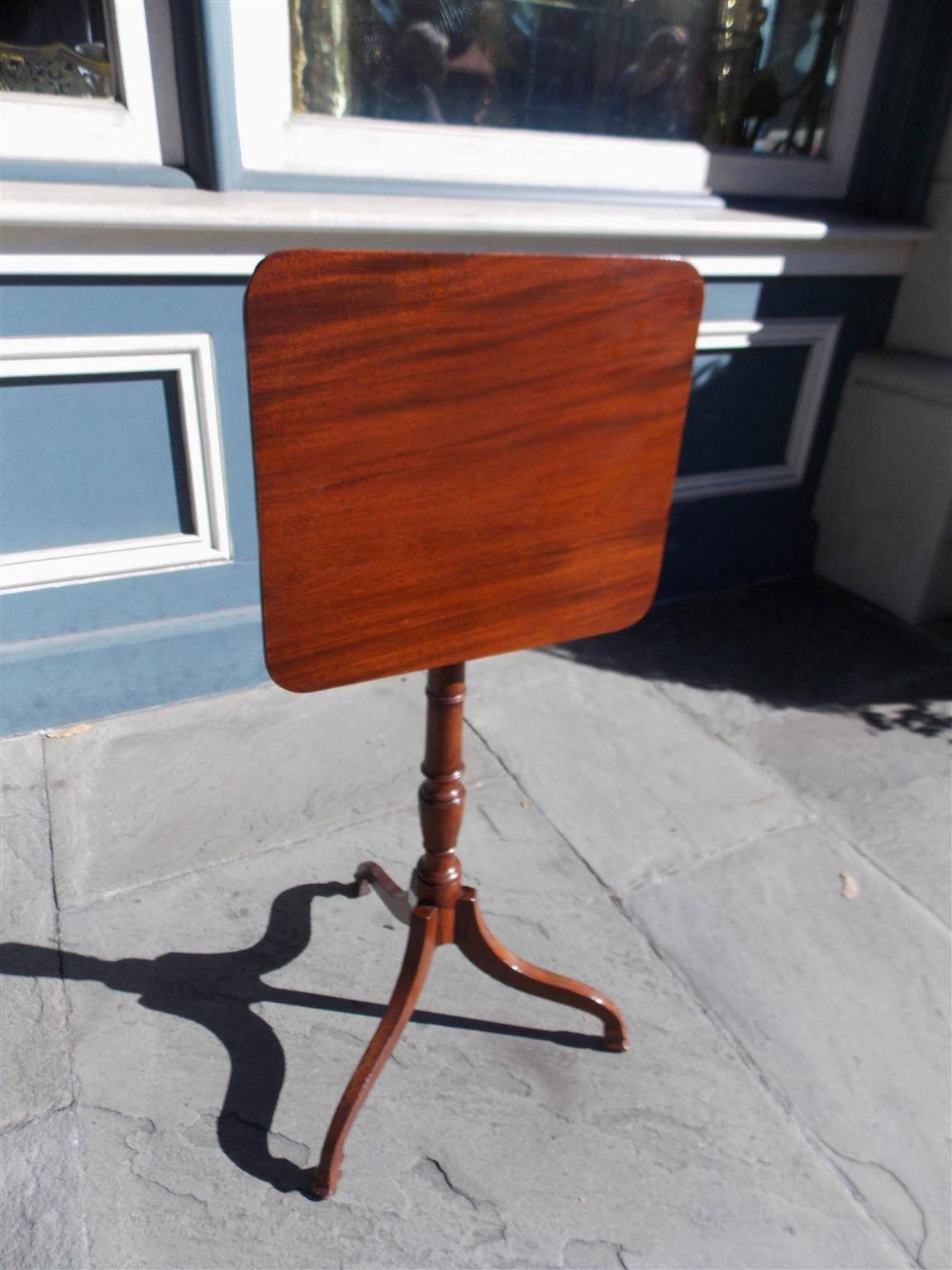 American Mahogany Tilt Top Candle Stand. Circa 1810 In Excellent Condition In Hollywood, SC