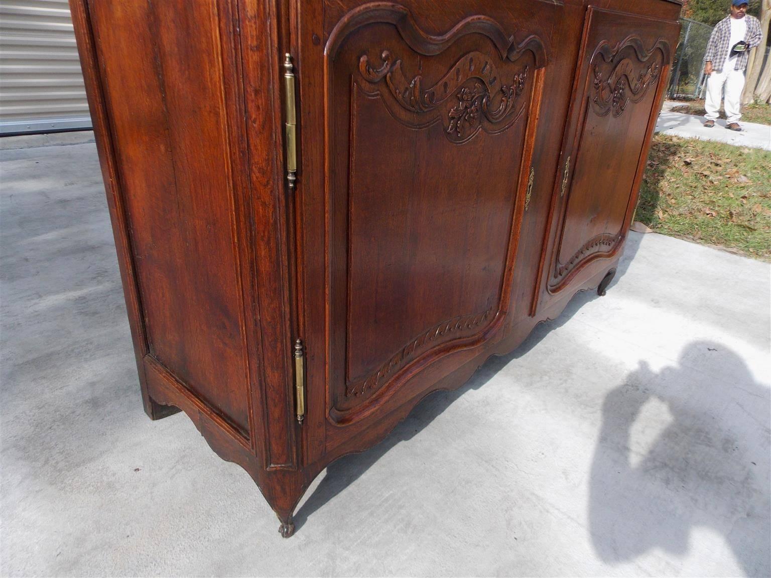 French Provincial Walnut Flanking Glass & Cabinet Arched Dome Cupboard, C. 1780 For Sale 2