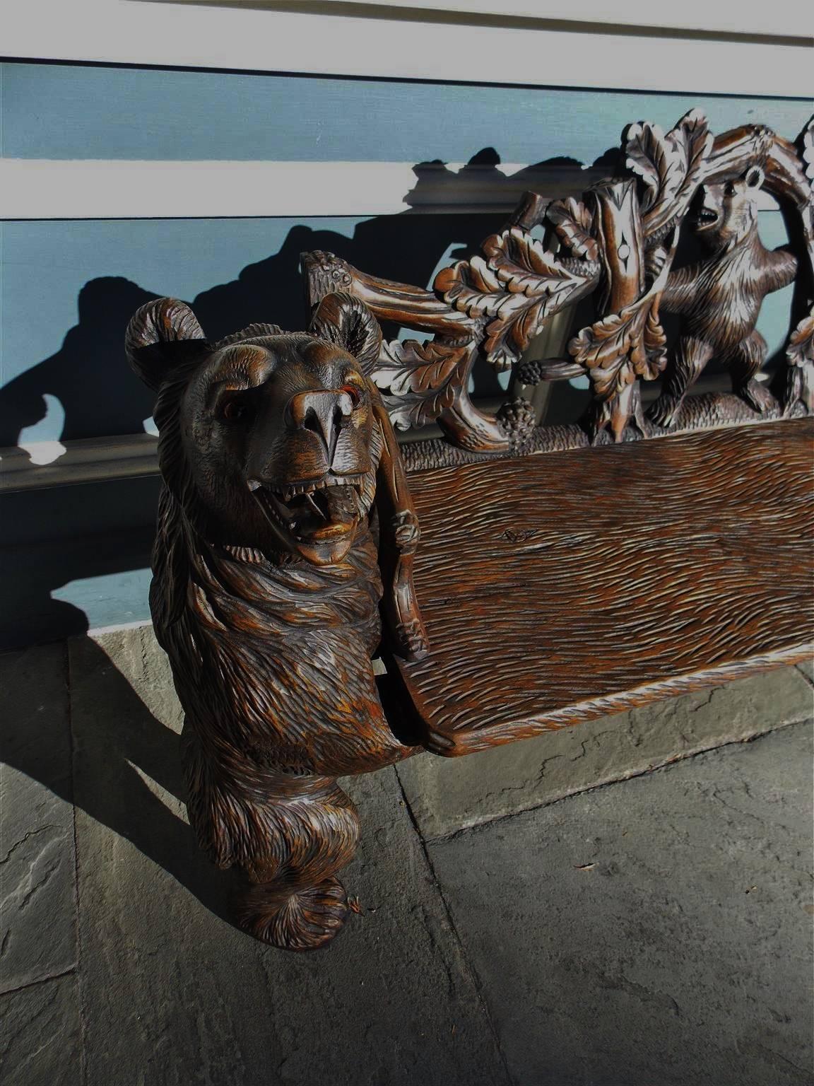 Sculpté à la main Banc d'ours sculpté en Forêt Noire:: Suisse:: circa 1900