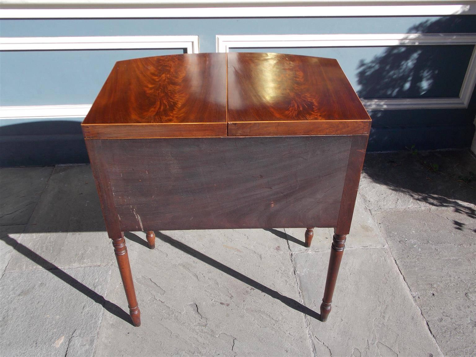 English Mahogany Bow Front Inlaid Ladies Dressing Table.  Circa 1790 For Sale 3
