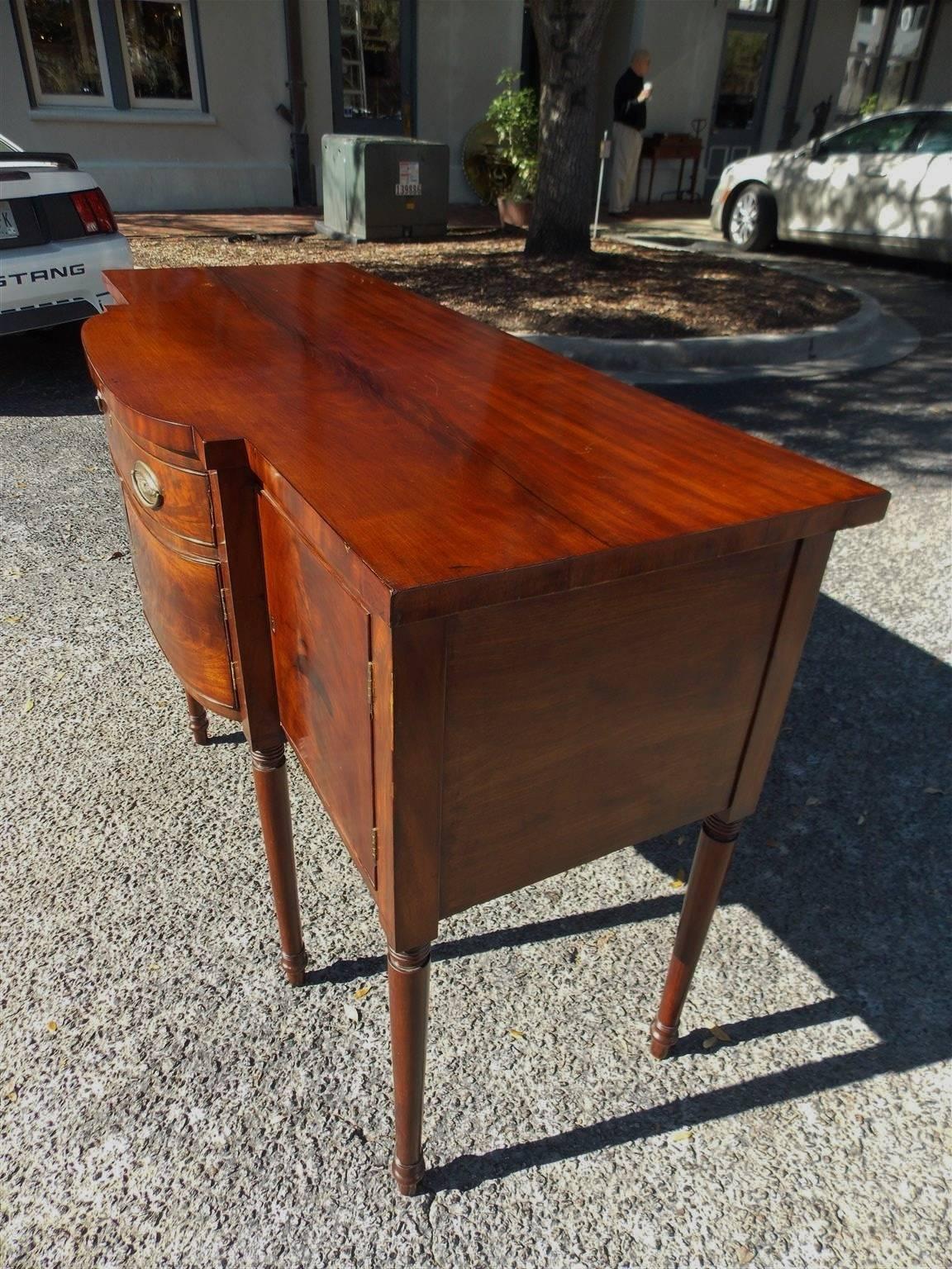 American Mahogany Bow Front Sideboard . Circa 1815 In Excellent Condition For Sale In Hollywood, SC