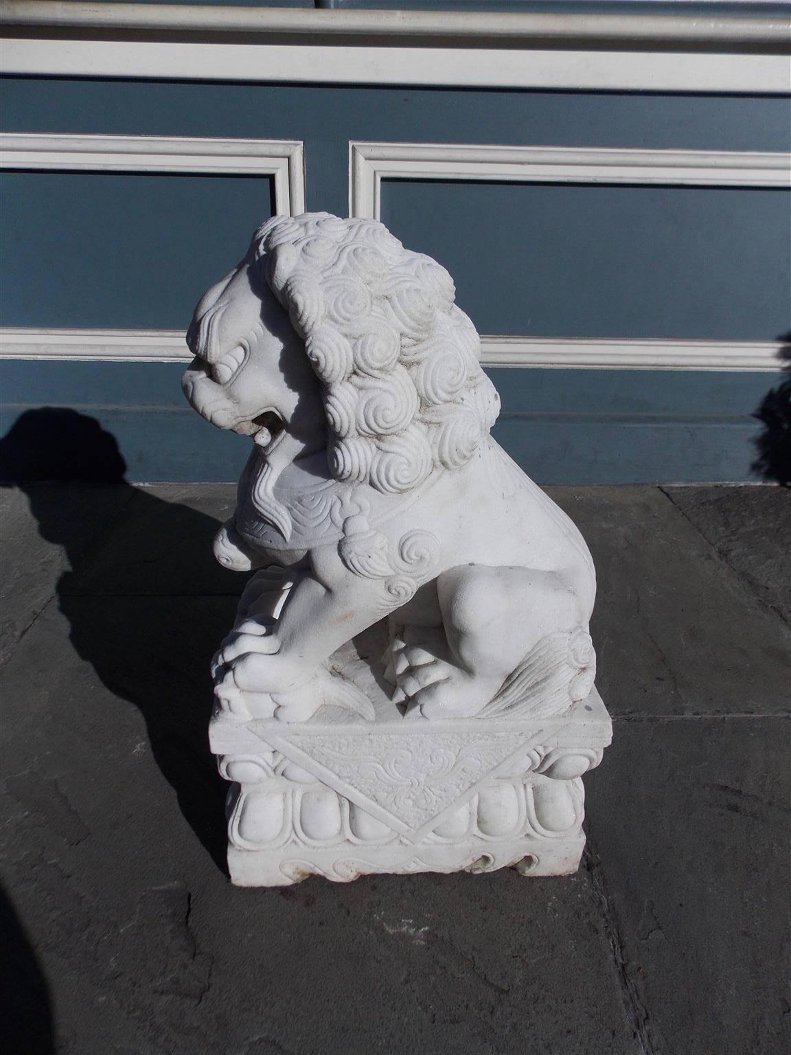 Chinese Marble Foo Dog Resting on Squared Decorative Plinth, 20th Century In Excellent Condition For Sale In Hollywood, SC