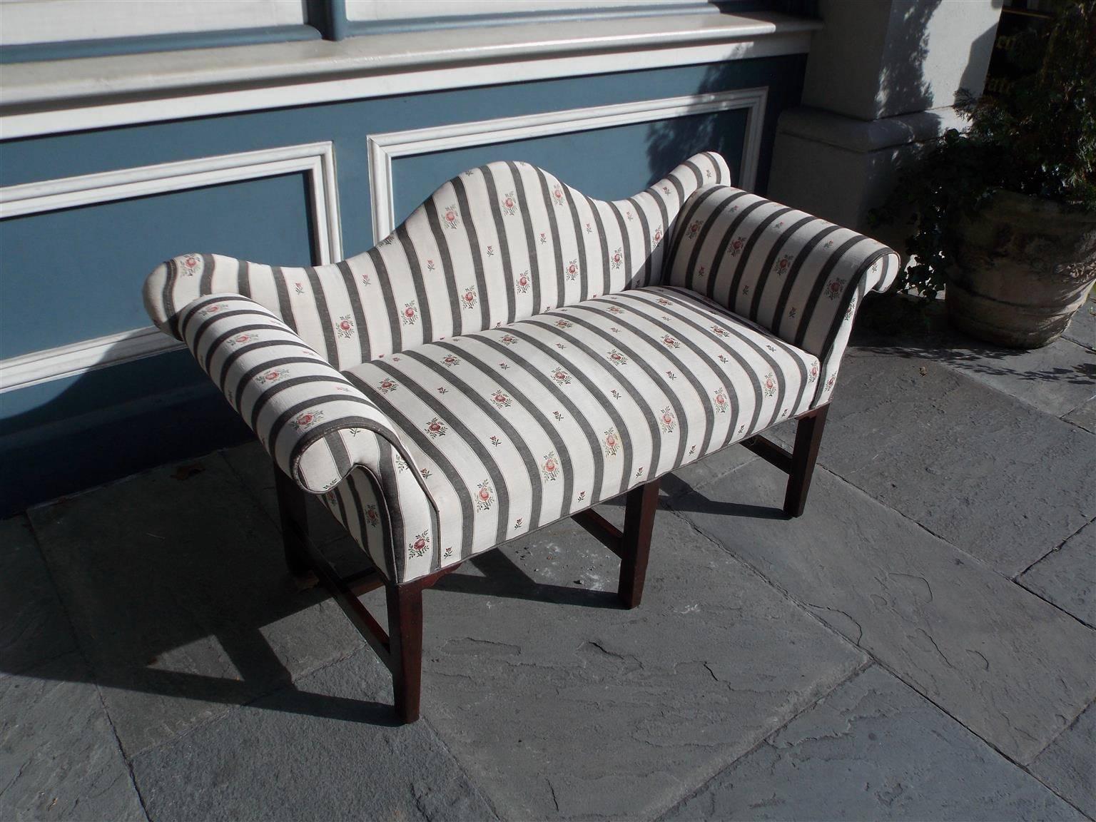 George III English Hepplewhite Mahogany Serpentine Back Settee, Circa 1790 For Sale