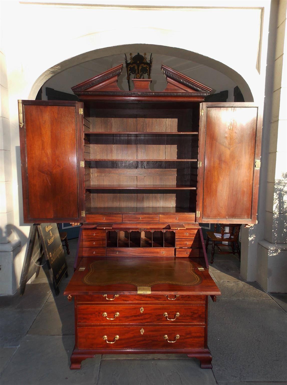 English Mahogany Secretary With Mirrored Bookcase. Circa 1780 In Excellent Condition For Sale In Hollywood, SC