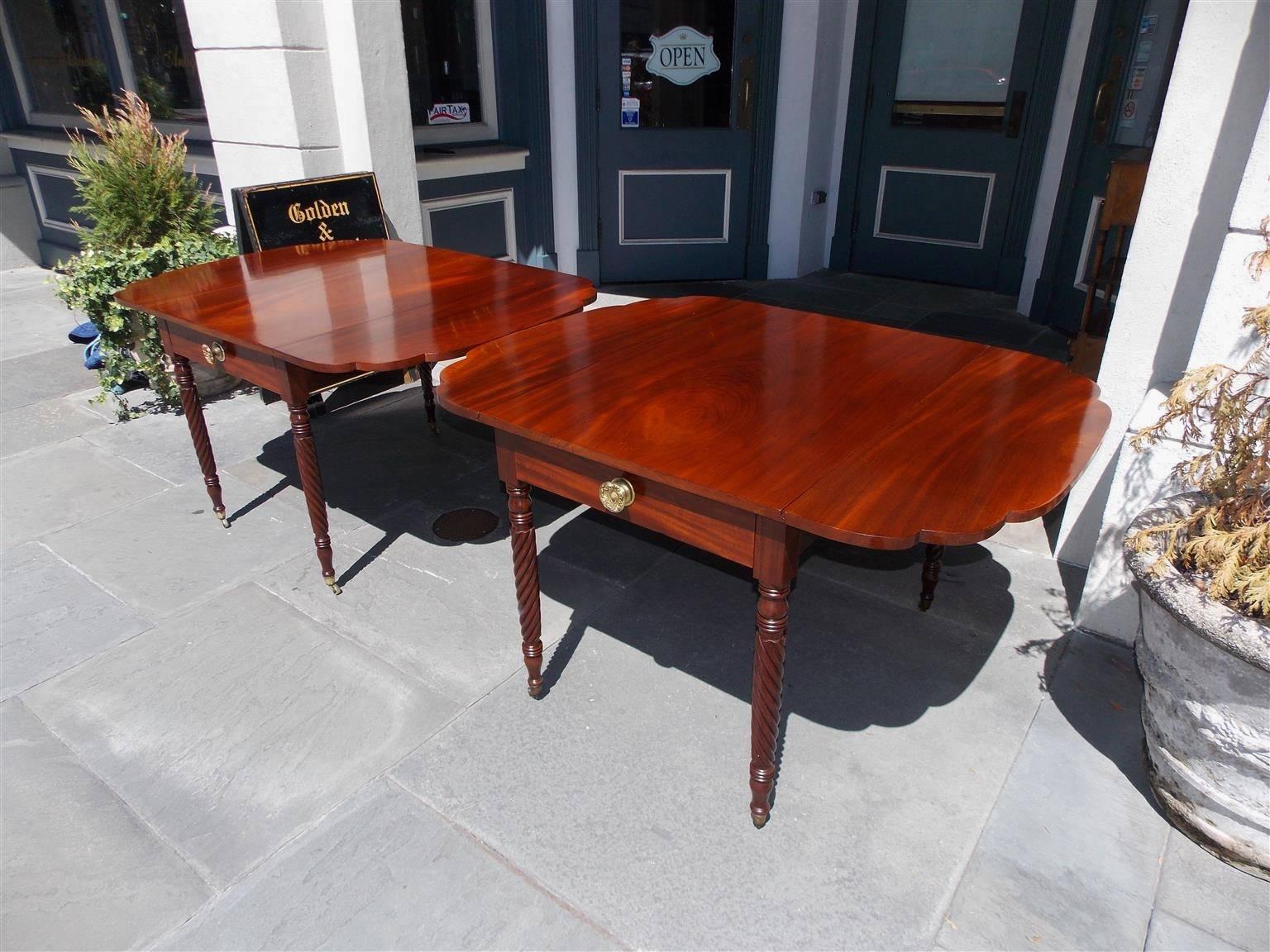 Early 19th Century Pair of American Sheraton Mahogany Pembroke Tables, Baltimore, Circa 1815 For Sale
