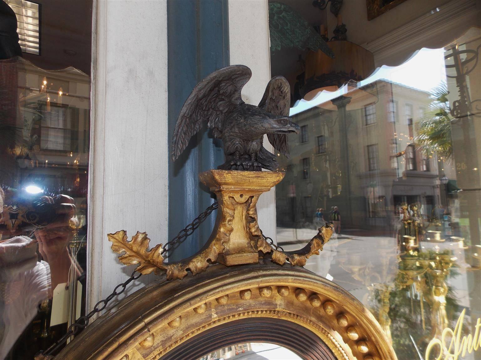 English Gilt Convex Mirror with Ebonized Perched Eagle, Circa 1810 In Excellent Condition For Sale In Hollywood, SC