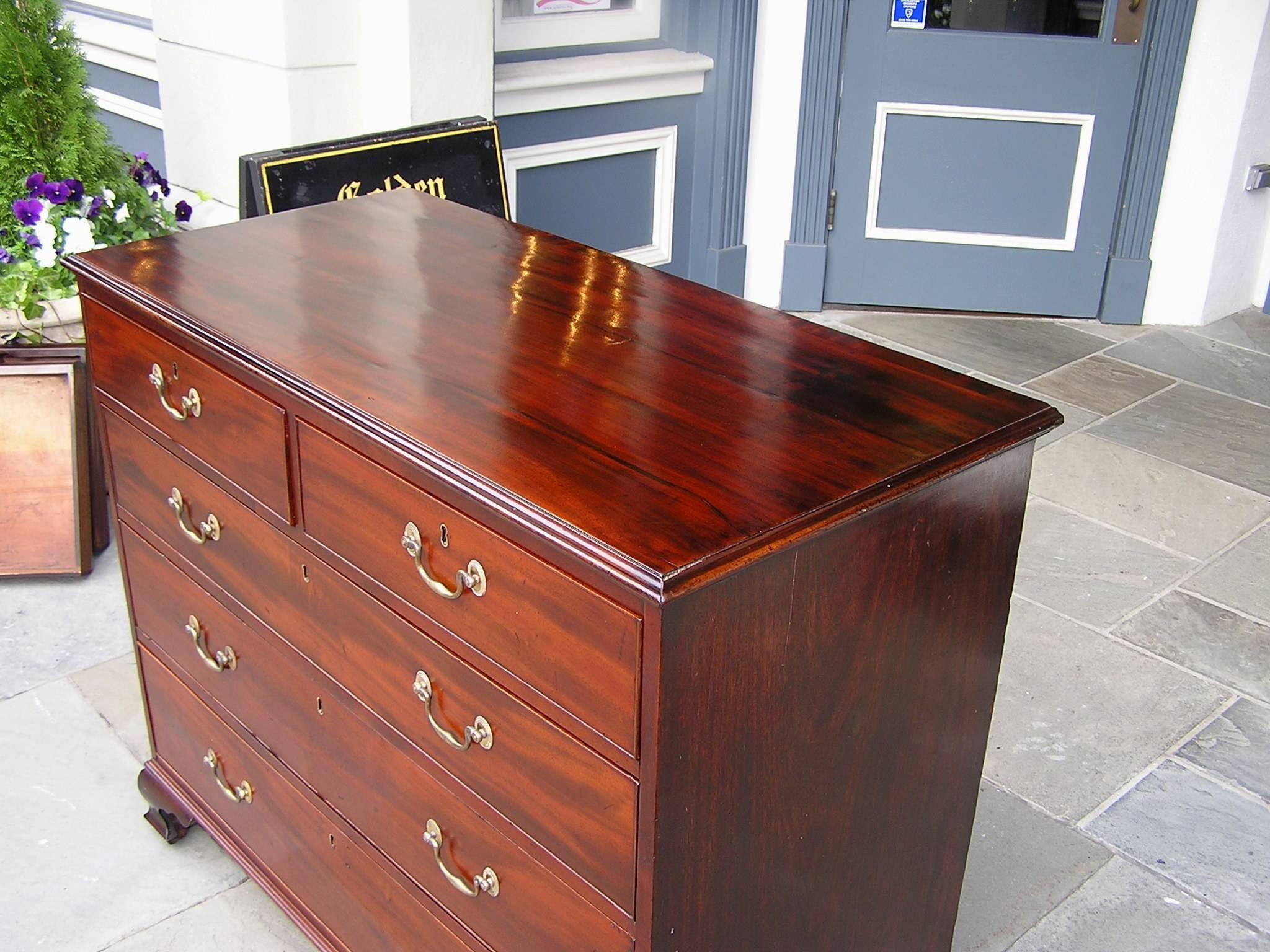 English Chippendale Mahogany Graduated Chest of Drawers, Circa 1770 In Excellent Condition In Hollywood, SC