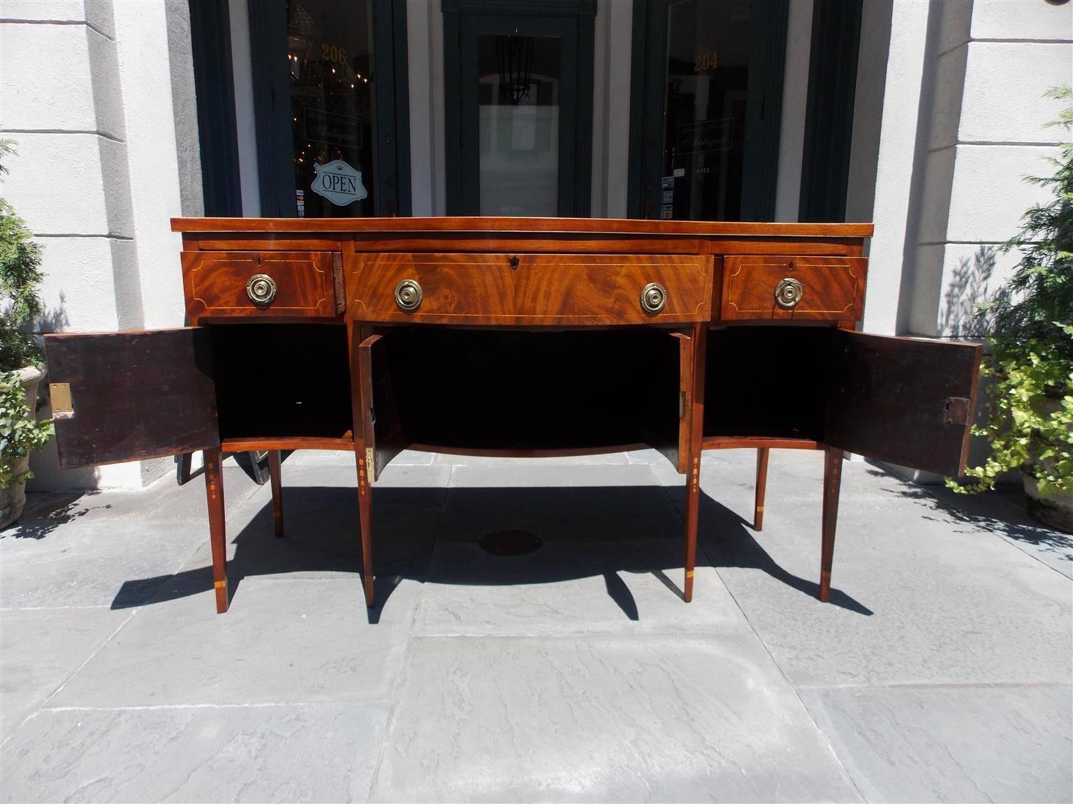 American Mahogany Serpentine Inlaid Sideboard, New York, Circa 1790 In Excellent Condition In Hollywood, SC
