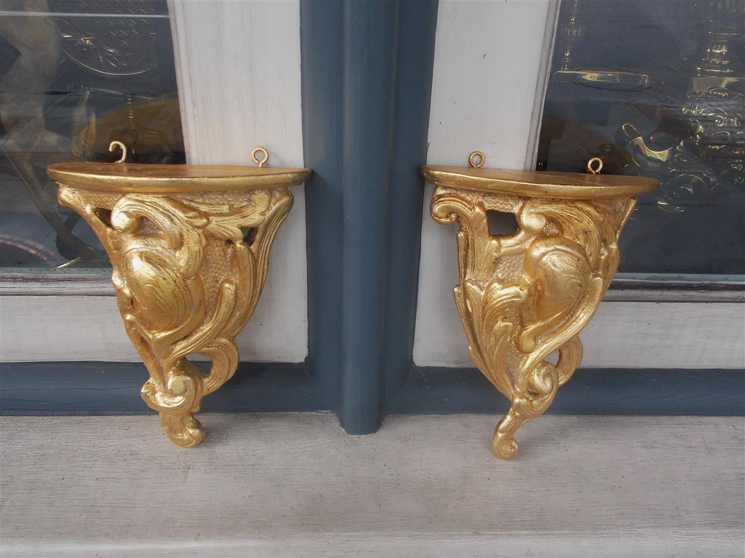 Neoclassical Pair of Italian Gilt Carved Wood Demilune Acanthus Wall Brackets, Circa 1800 For Sale