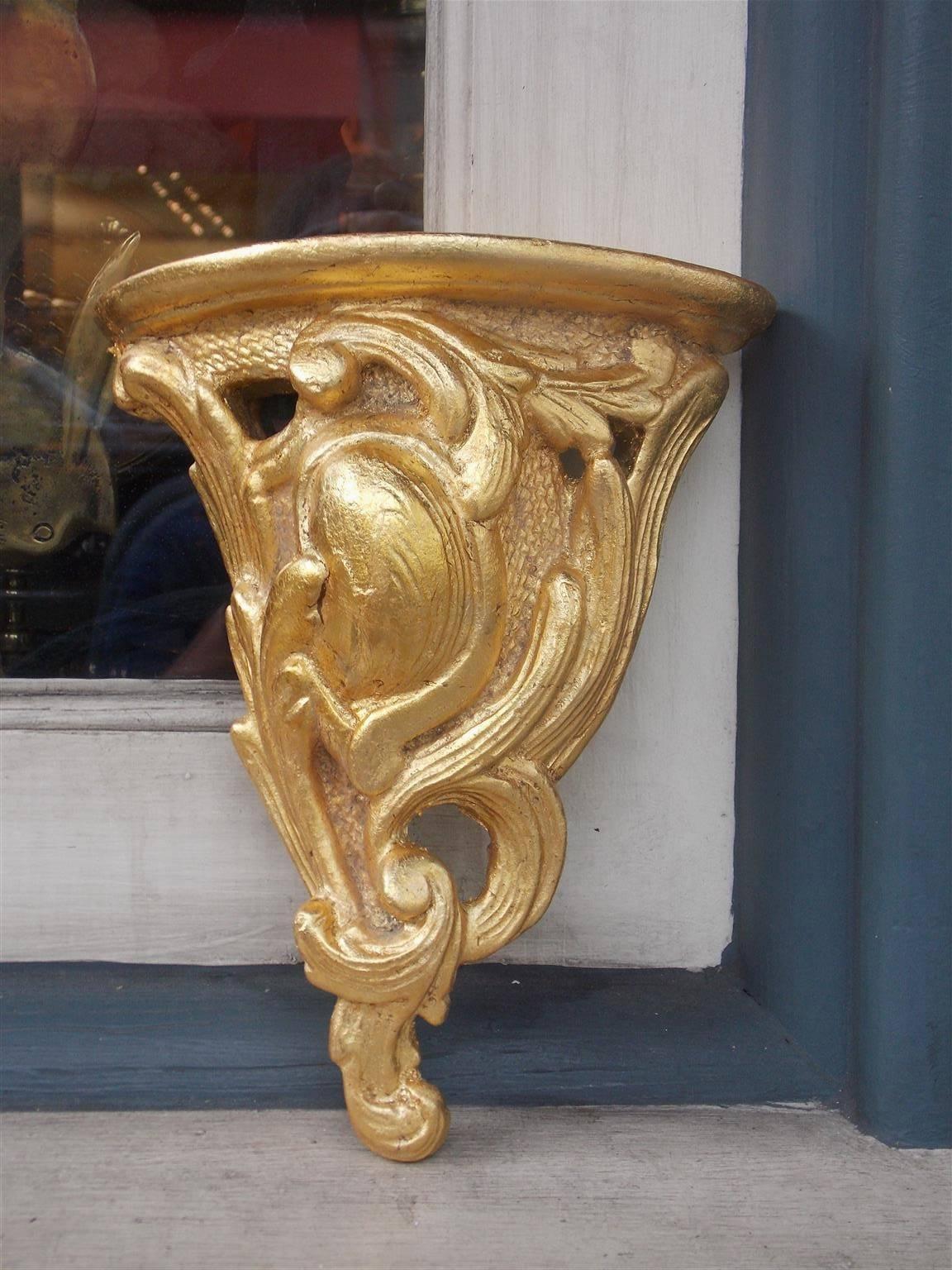 Pair of Italian Gilt Carved Wood Demilune Acanthus Wall Brackets, Circa 1800 In Excellent Condition For Sale In Hollywood, SC