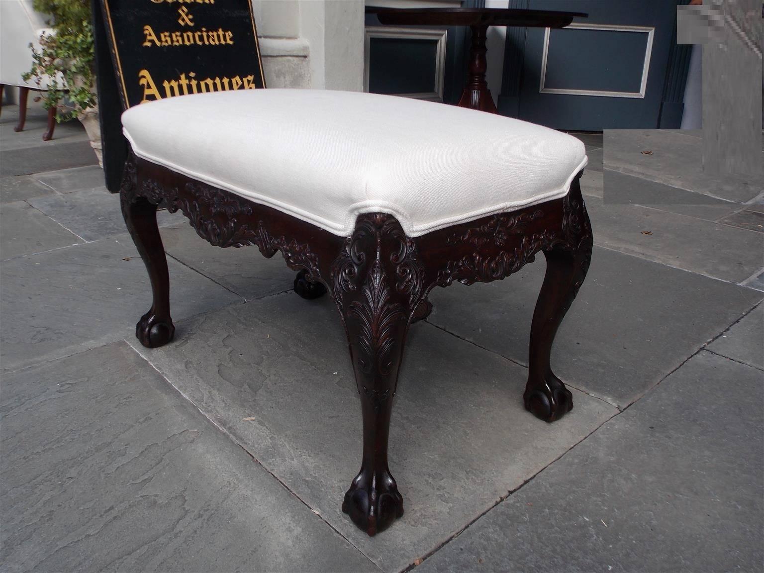 Irish Chippendale Mahogany Acanthus Carved Window Bench, Circa 1770 In Excellent Condition In Hollywood, SC