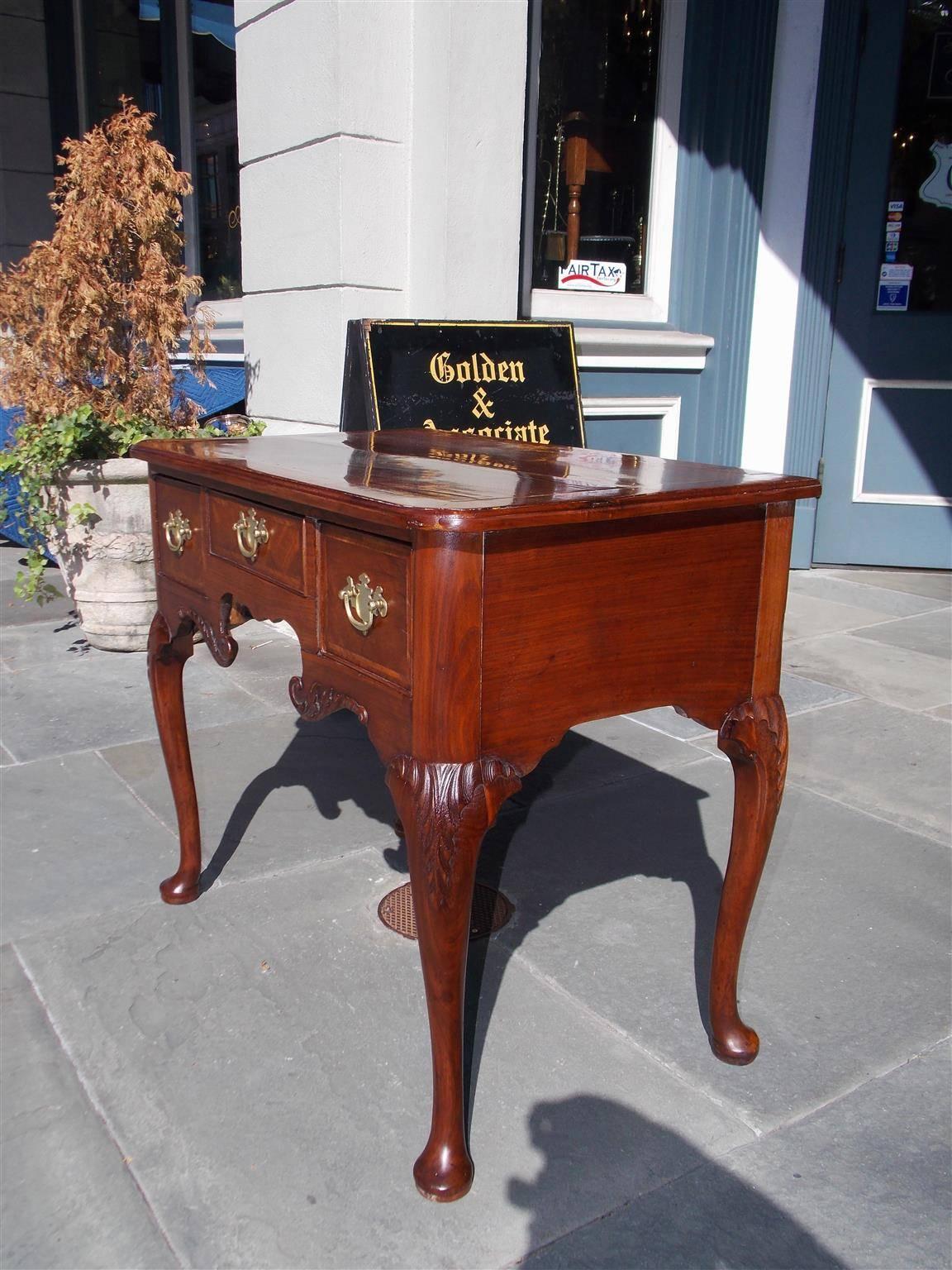 English Queen Anne Burl Walnut and Acanthus Carved Low Boy, Circa 1740 In Excellent Condition For Sale In Hollywood, SC