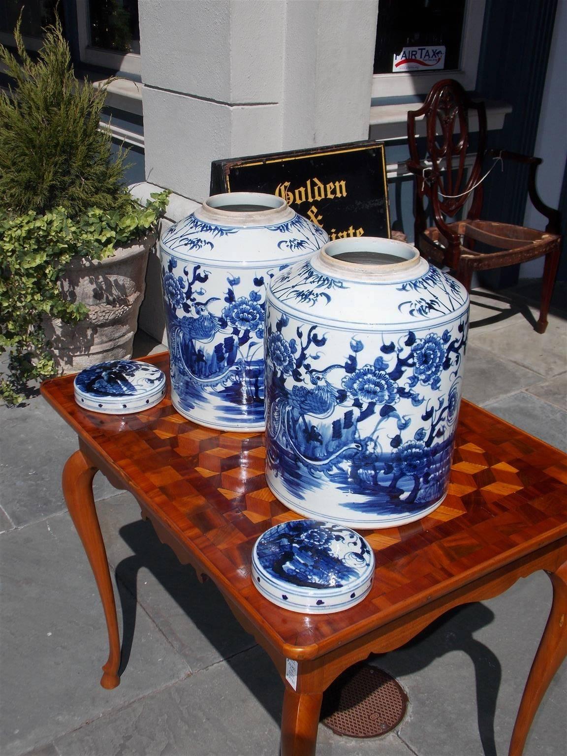 Pair of Chinese Porcelain Glazed Temple Jars with Lids, 20th Century 4