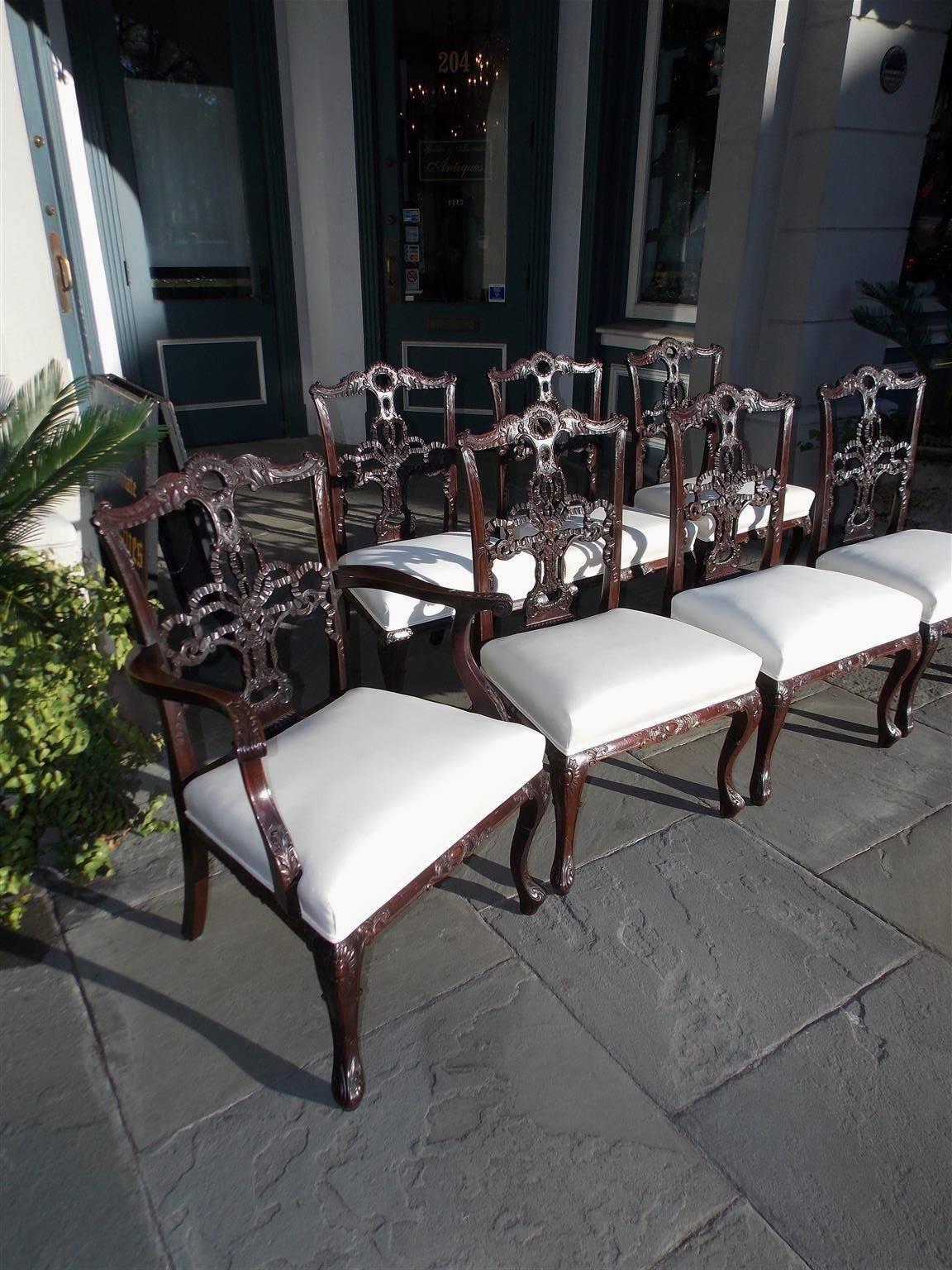 Anglais Ensemble de huit chaises de salle à manger anglaises Chippendale en acajou, datant d'environ 1760 en vente
