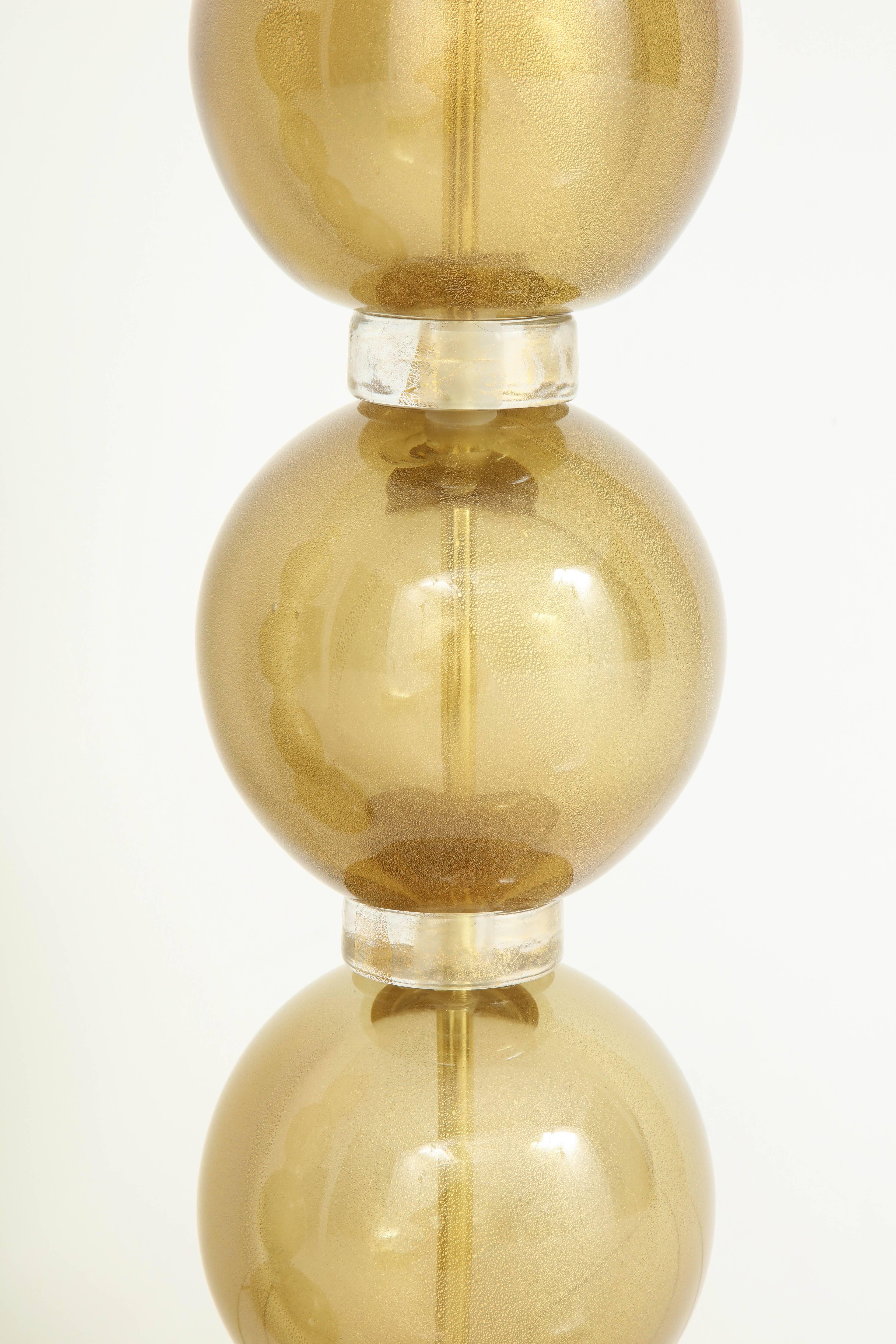 italien Grande paire de grandes lampes sphères en verre de Murano infusées d'or 23 carats, Italie en vente