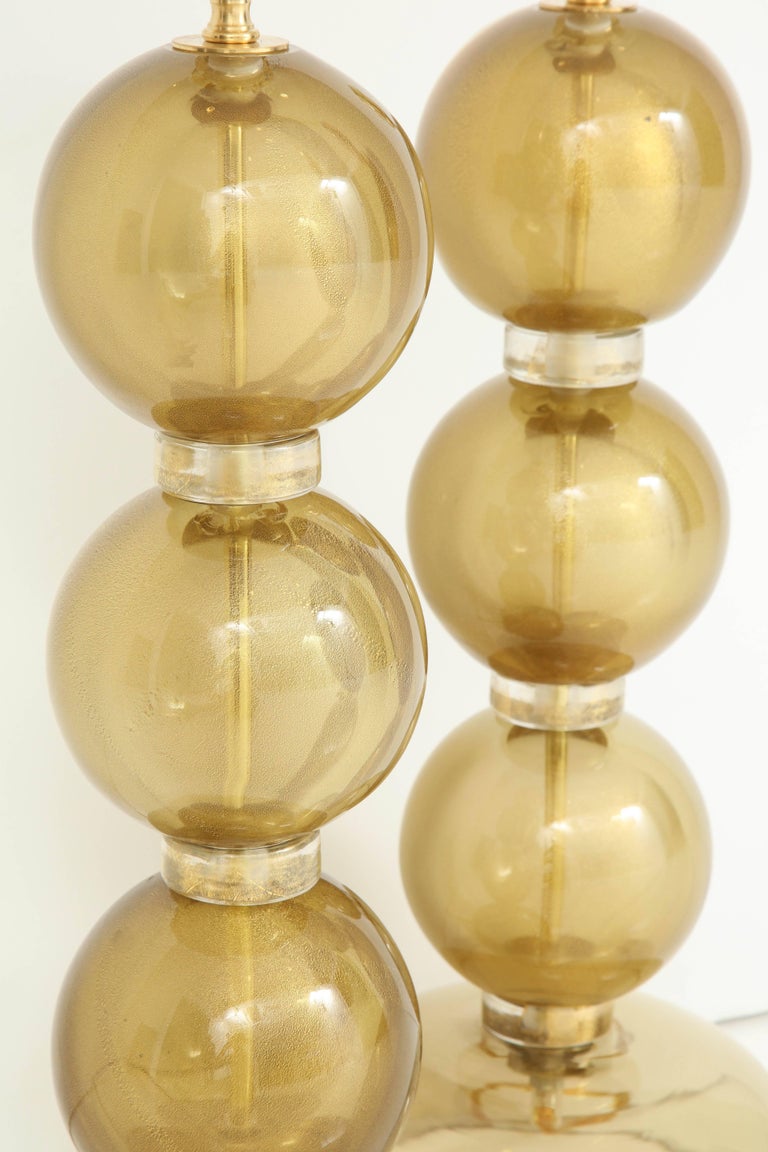 Large Pair of 23k Gold Infused Sphere Murano Glass Lamps, Italy In New Condition For Sale In New York, NY
