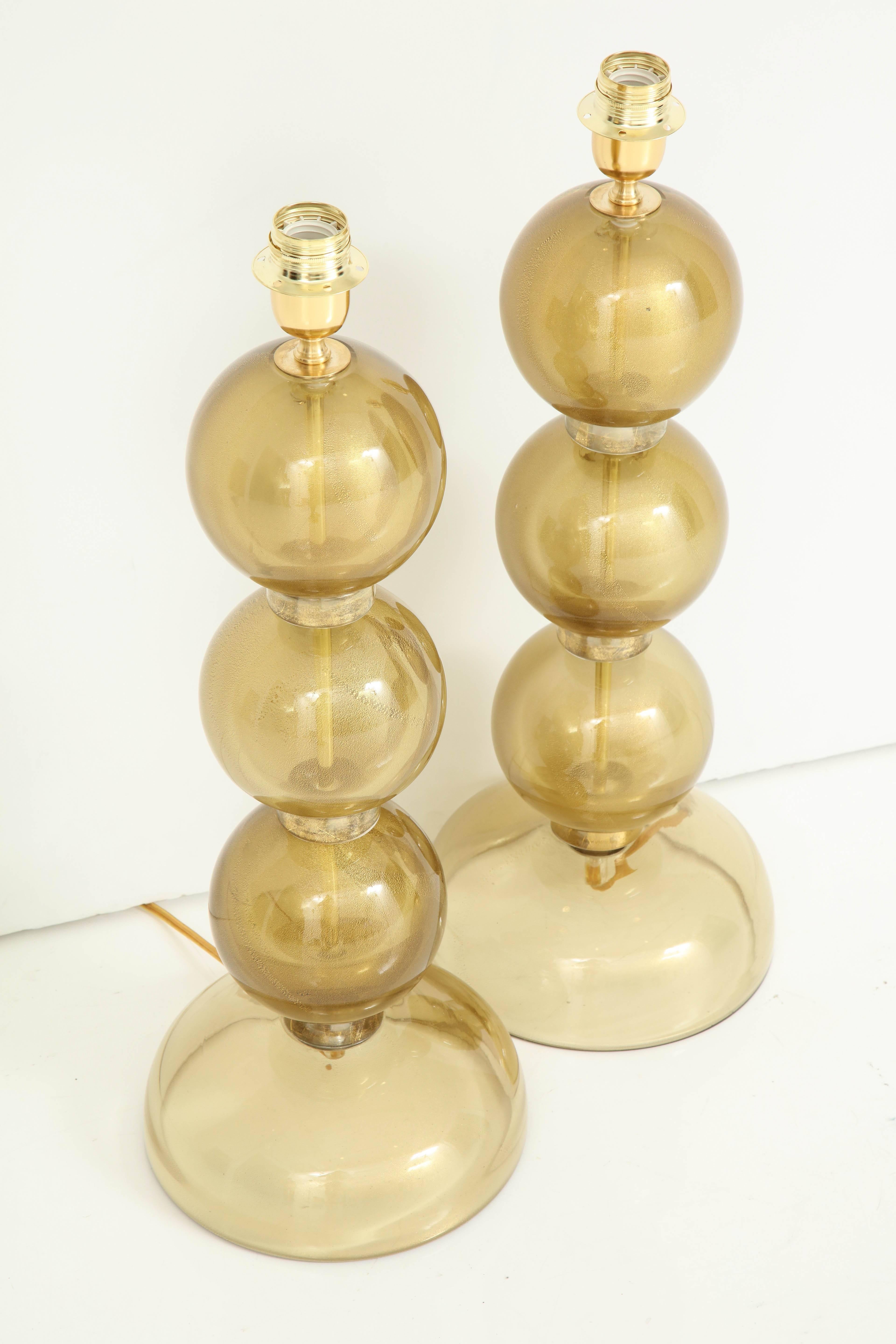 Grande paire de grandes lampes sphères en verre de Murano infusées d'or 23 carats, Italie en vente 2