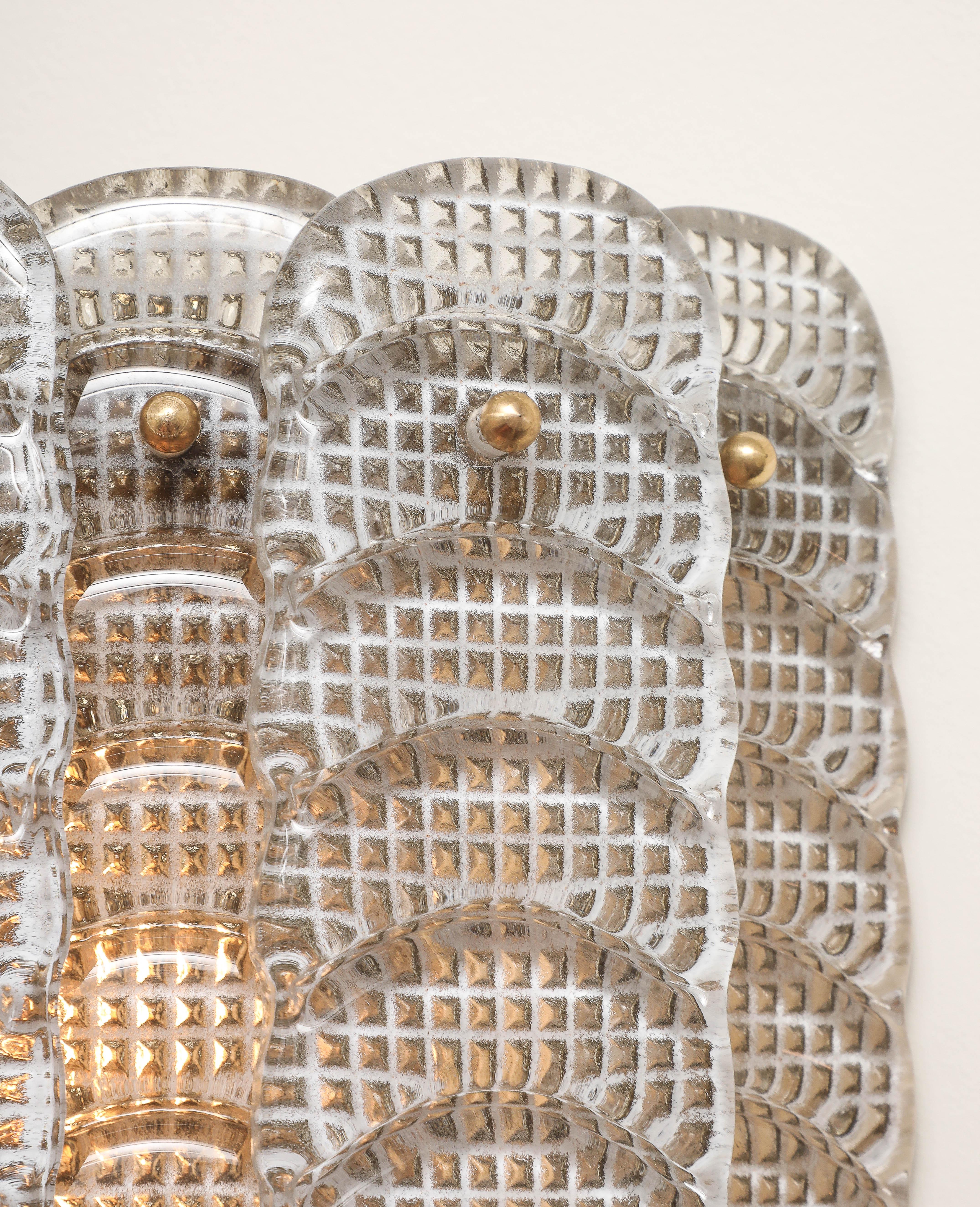 Fait main Paire d'appliques en verre texturé transparent de Murano, faites à la main, Italie, 2025 en vente