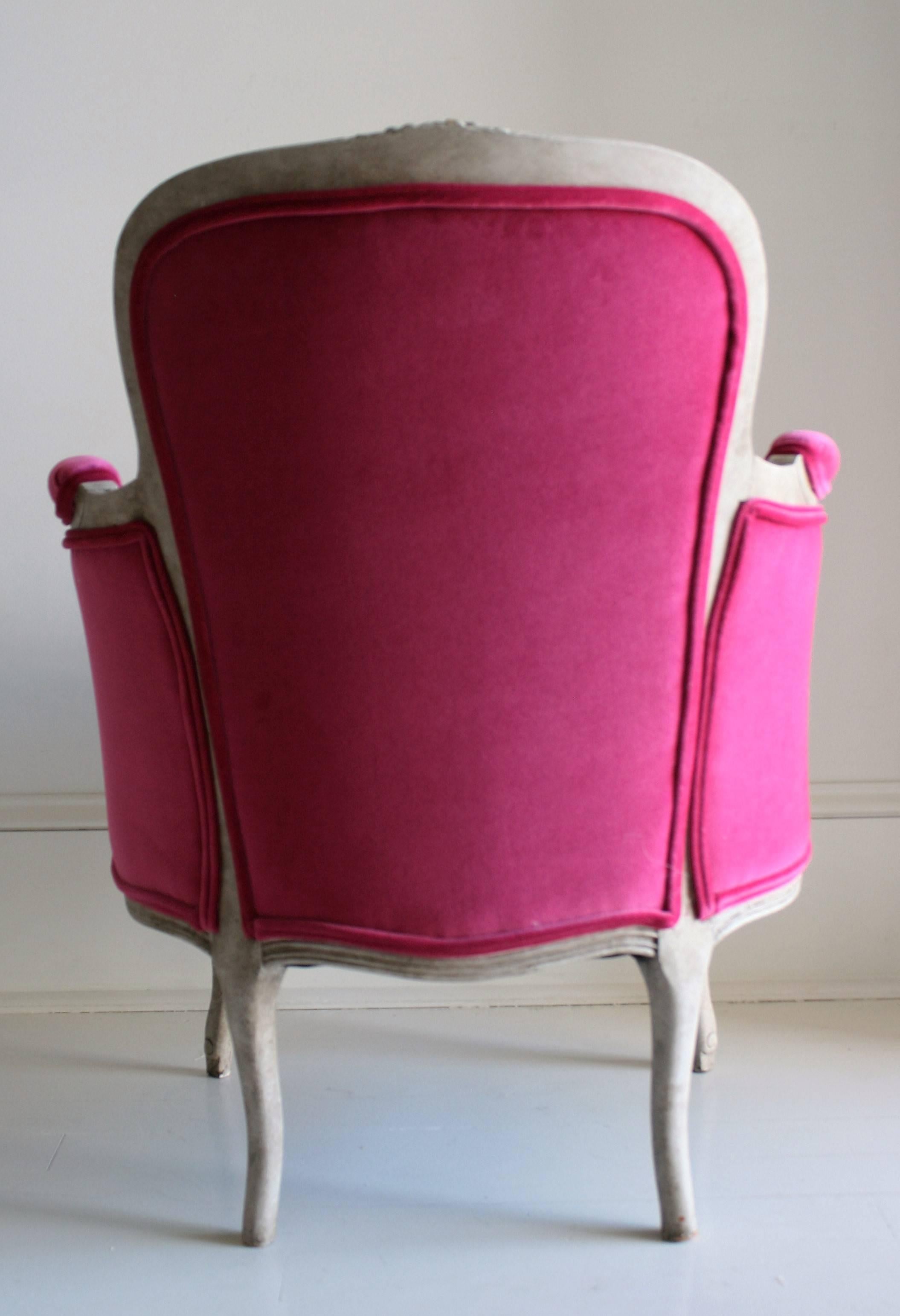 19th Century Louis XV Bergere Chair in Fuchsia Velvet 4
