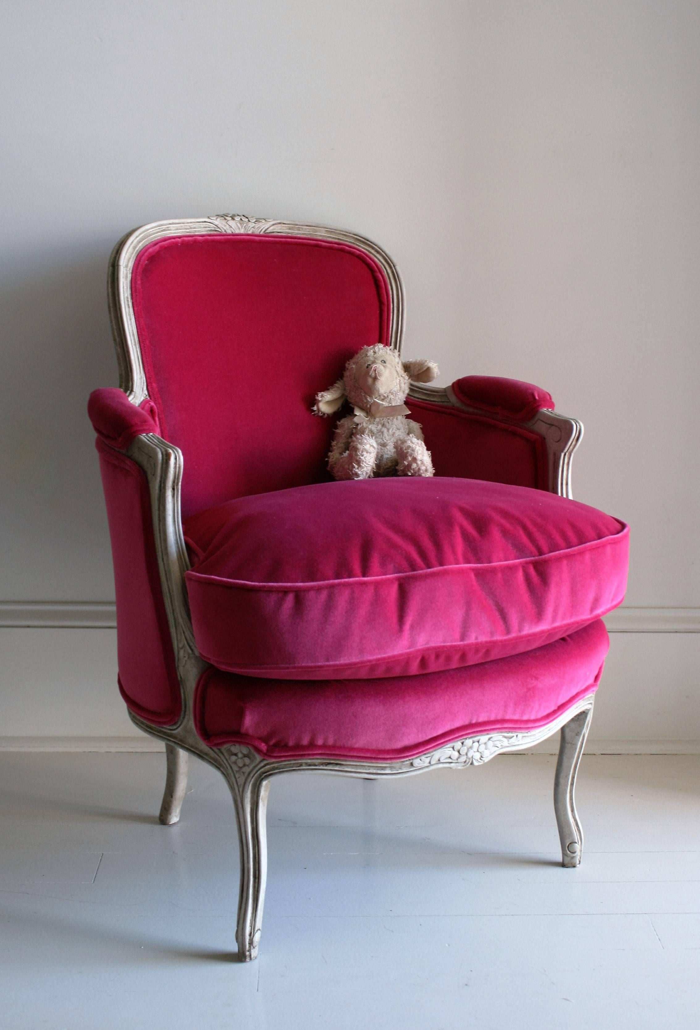 19th Century Louis XV Bergere Chair in Fuchsia Velvet 5